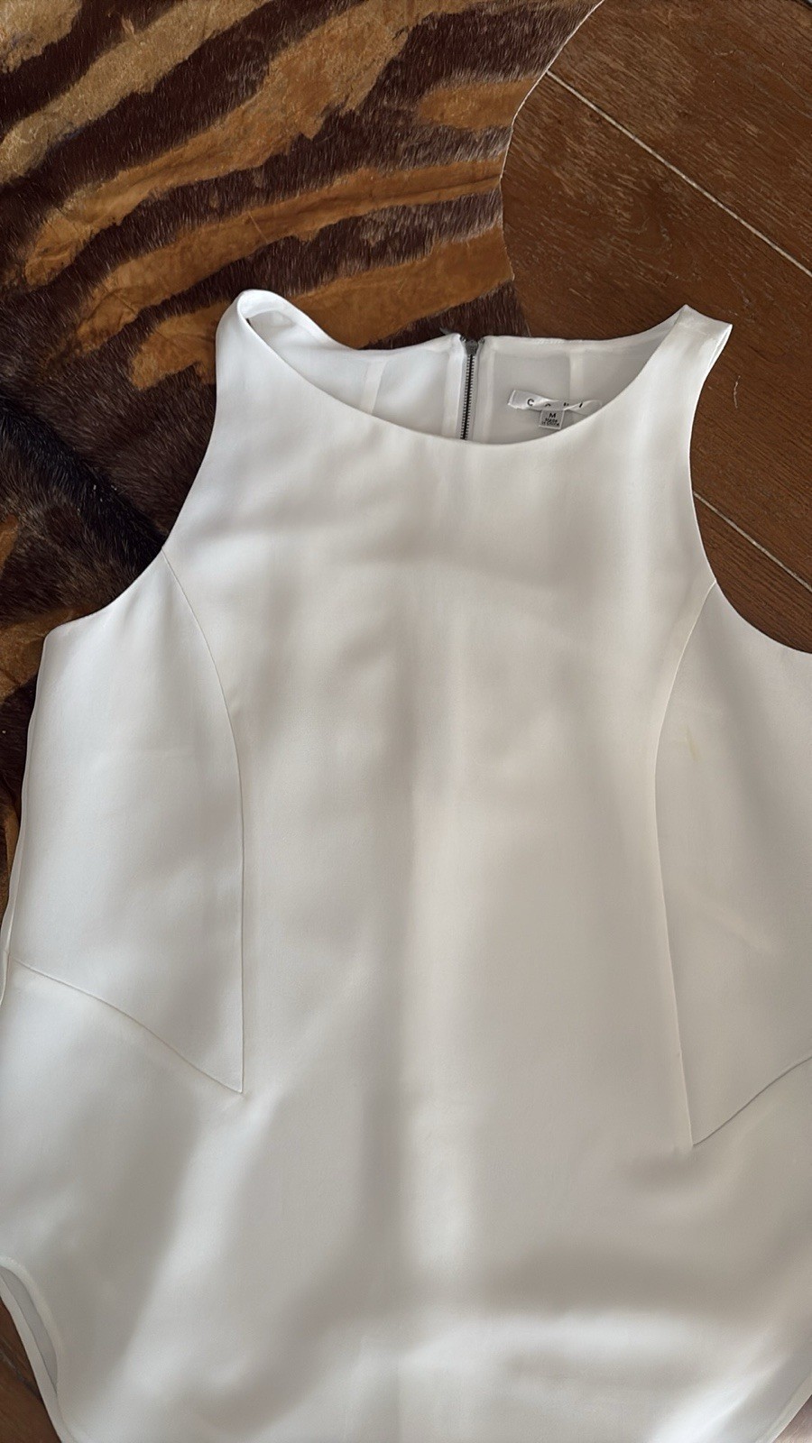 CAbi Women’s White Solid Sleeveless Round Neck Blouse Zip/Zipper Accent M
