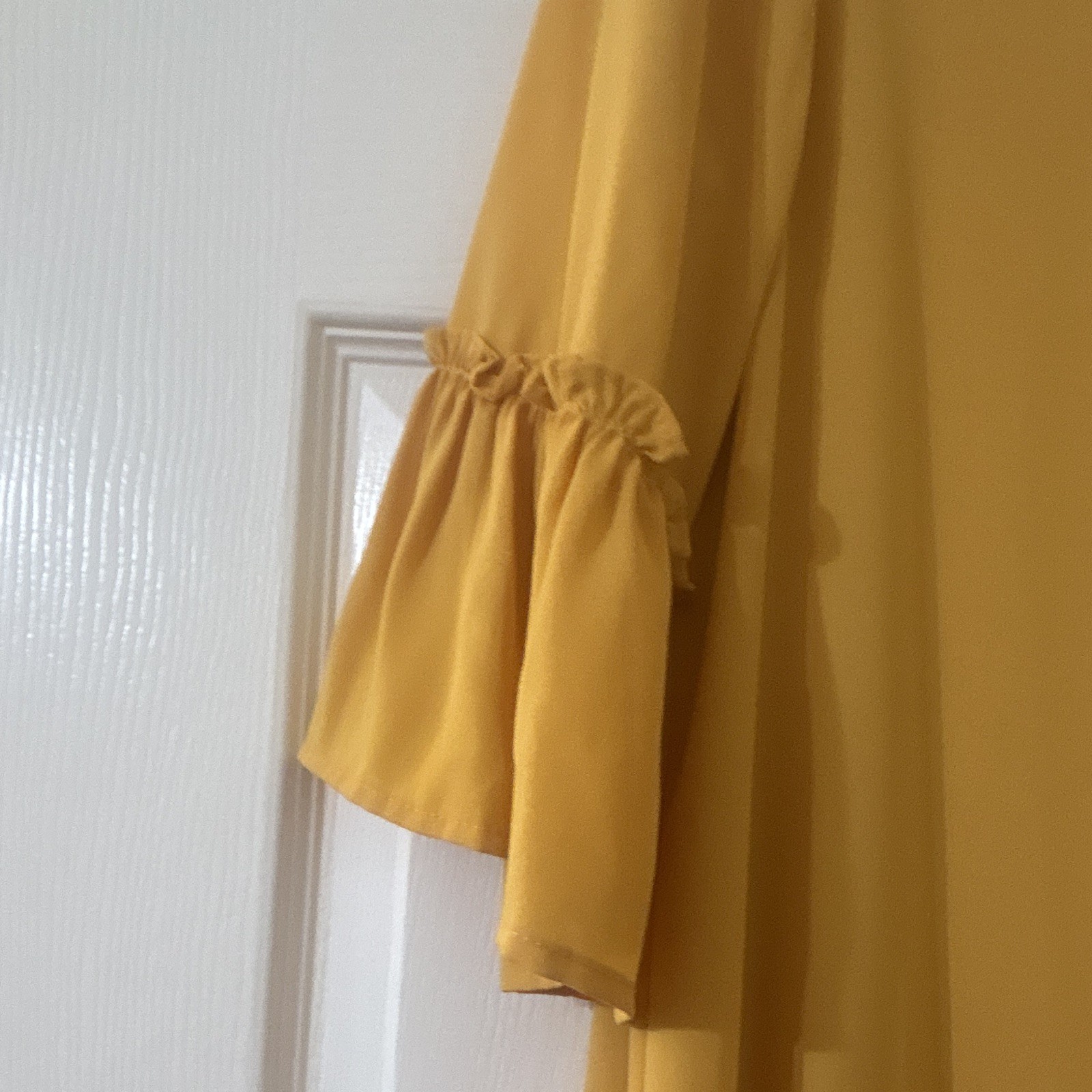 Karen Kane Women’s Yellow Solid V-Neck Ruffle Shift Dress Short M