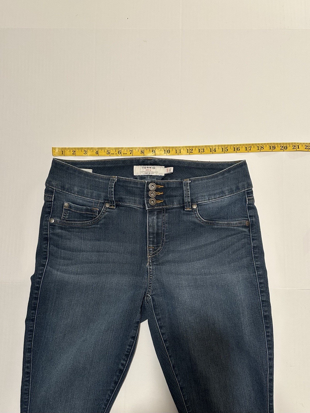 Torrid Jegging Distressed Jeans Womens Size 12S Blue 3-Button & Zipper Closure