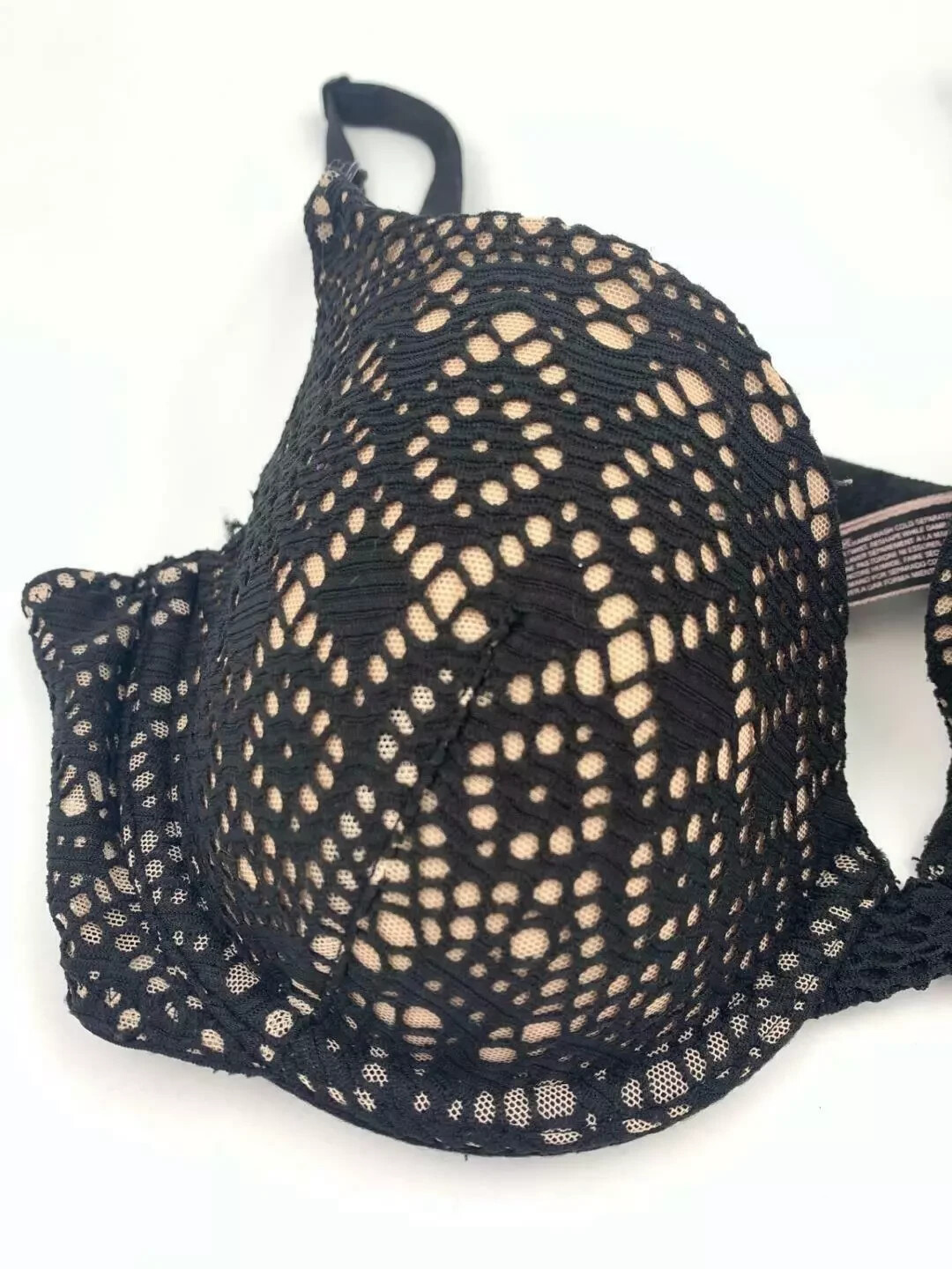 Victoria’s Secret Lined Demi Bra 32D Black Lace Nude Underwire Pattern Lace Like