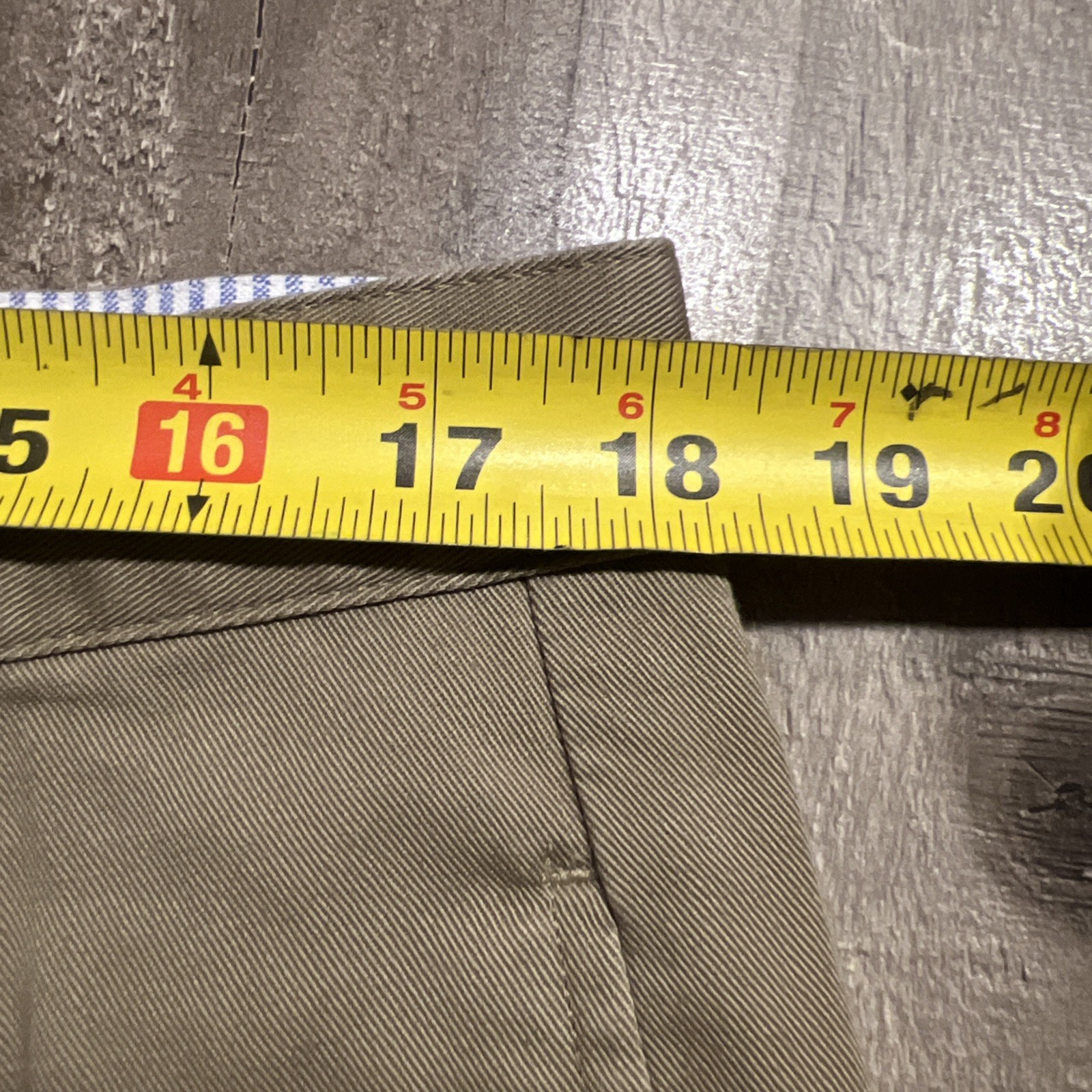 Tommy Hilfiger Vintage 2002 NWT Men’s 36 Khaki Chino Shorts Crest Logo
