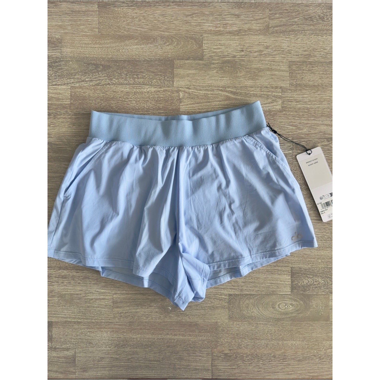 ALO Yoga Breezy Short Seashell Blue Small NWT Rare Sold Out Hard To Find