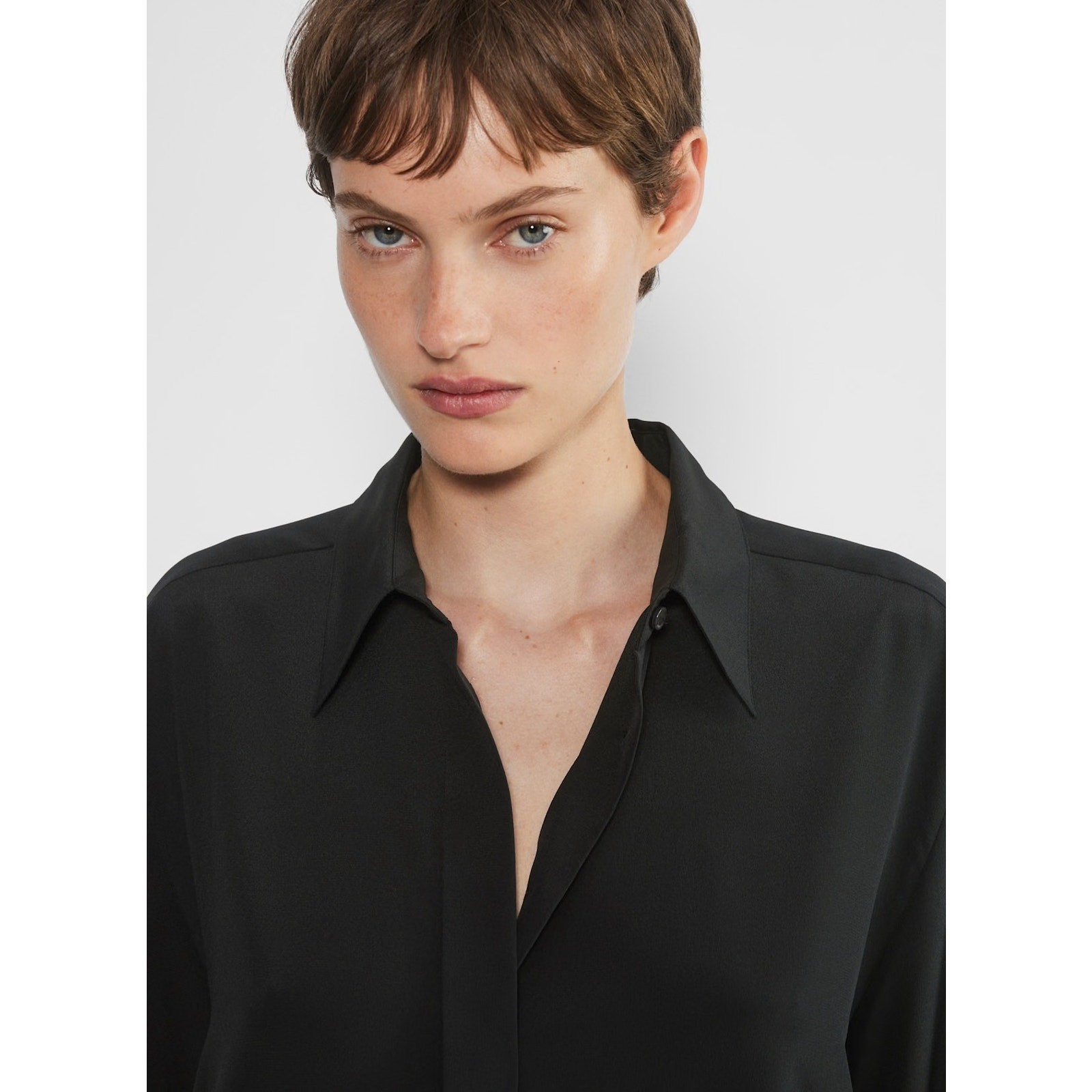 Aritzia Babaton Casting Silk Shirt – Black – Small