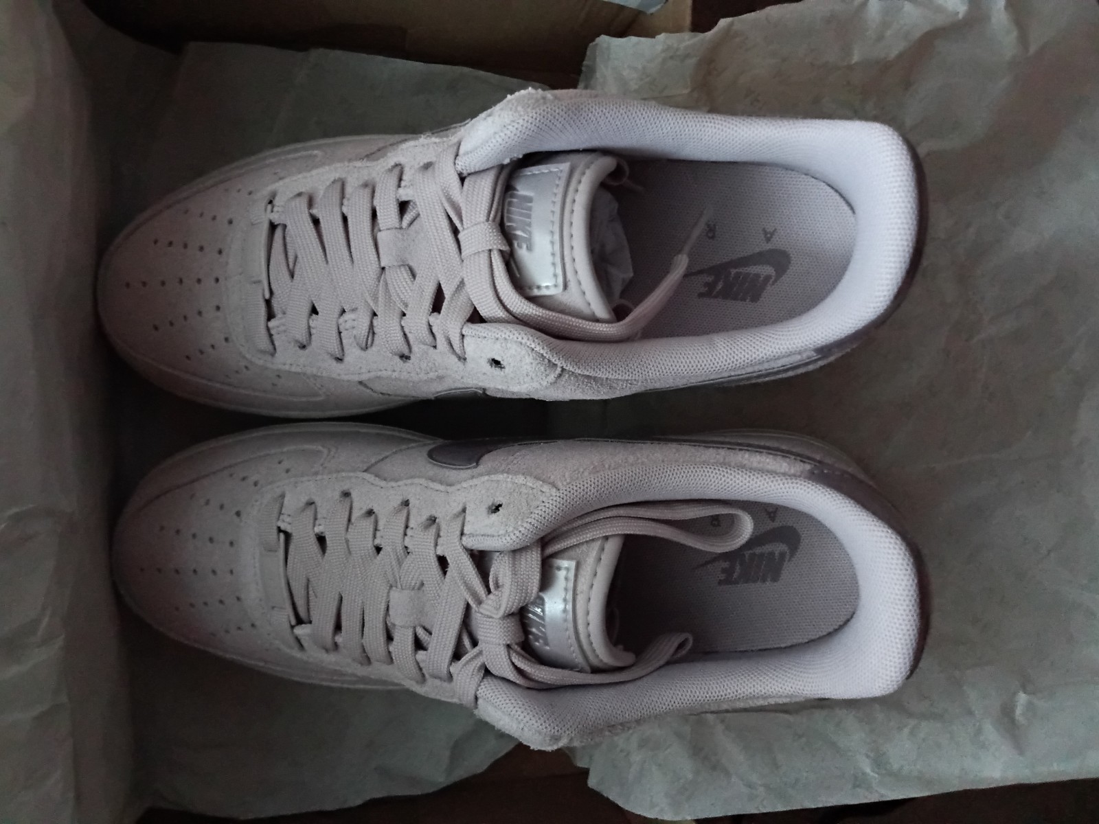 Nike Wmns Air Force 1 ’07 SE Size 9 US