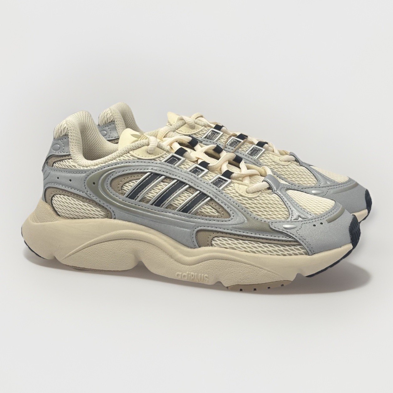 Size 7 Women’s Ozmillen “Chalk White/Wonder Beige” IE5841 New In Box