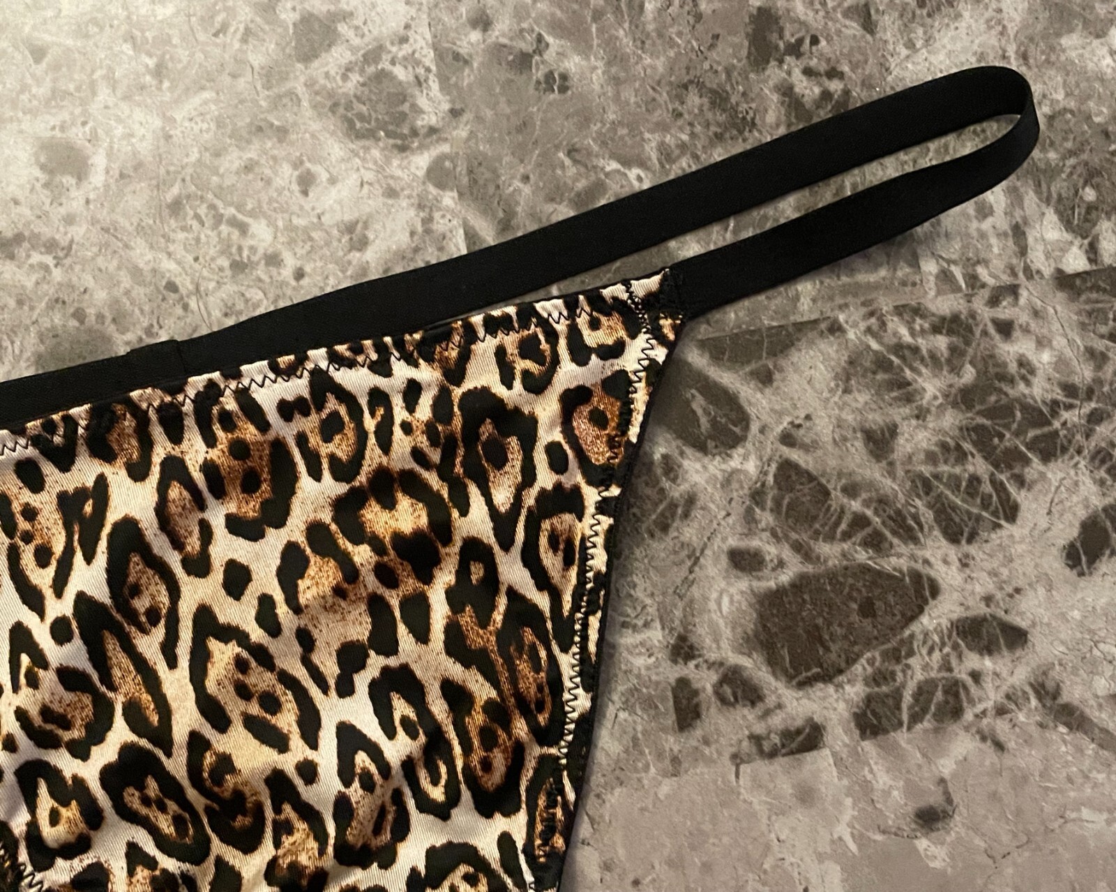 NWOT VICTORIA’S SECRET SMALL SATIN SMOOTH LEOPARD SMOOTH RARE V STRING PANTIES