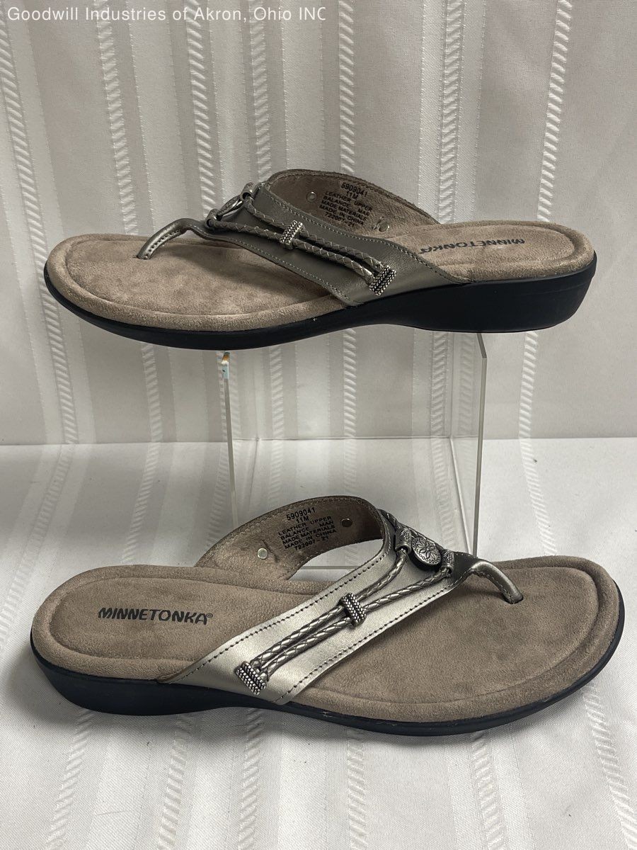 Minnetonka Silverthorne Pewter Metallic Leather Thong Sandals Women’s Size 11