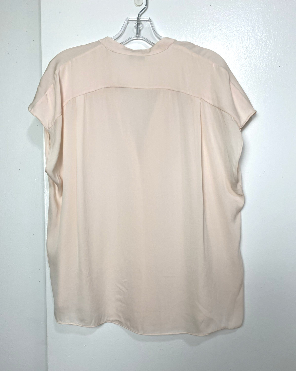 Vince Silk Blouse Top Size L Women’s Pink Satin Split Neck Sleeveless Buttons
