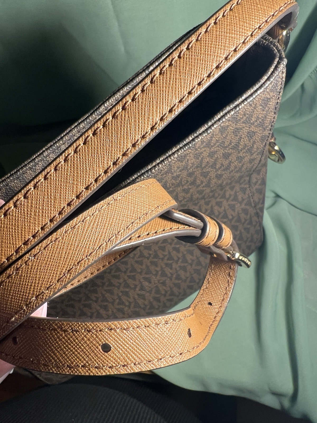 Michael Kors Brown Large Messenger Bag Logo Strap Accent Zip Magnet Pockets