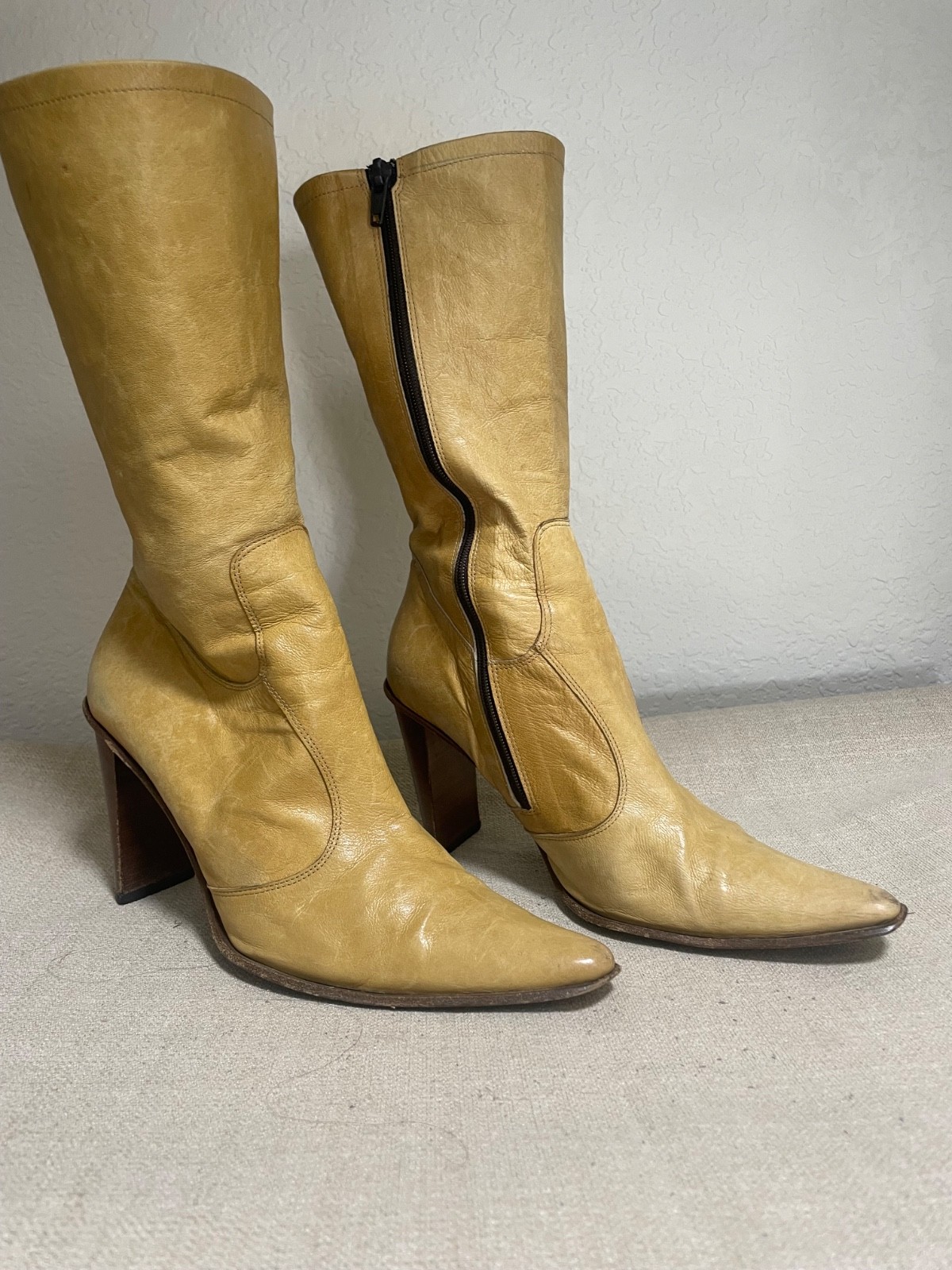 Kenneth Kole size 7 Yellow leath