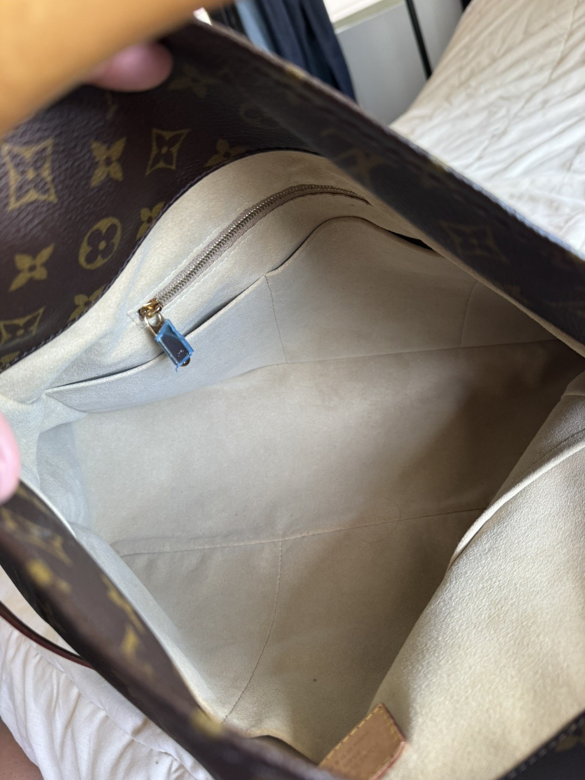 Louis Vuitton Artsy MM Hobo Bag