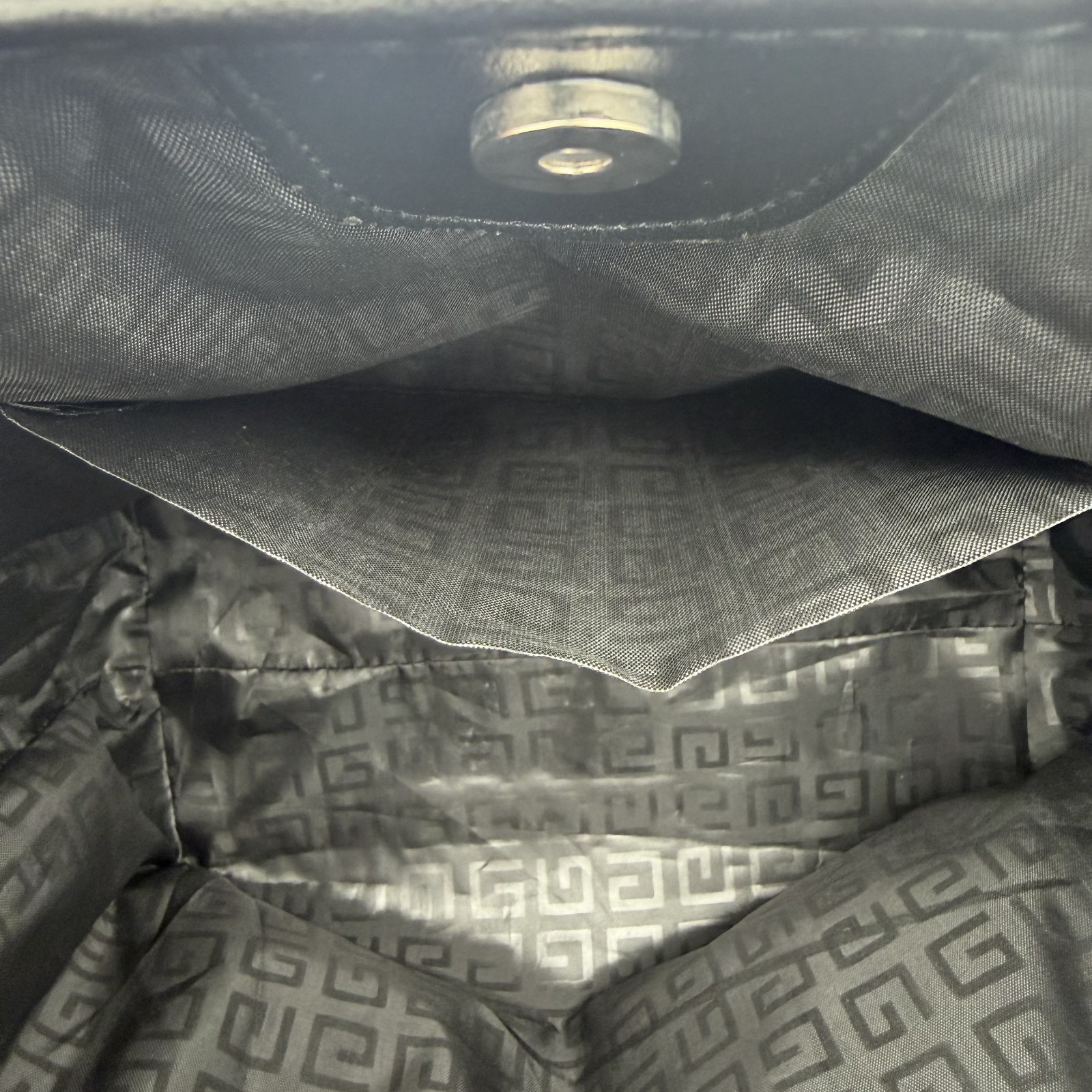 GIVENCHY Tote bag leather black Not available in Japan Magnetic button closure