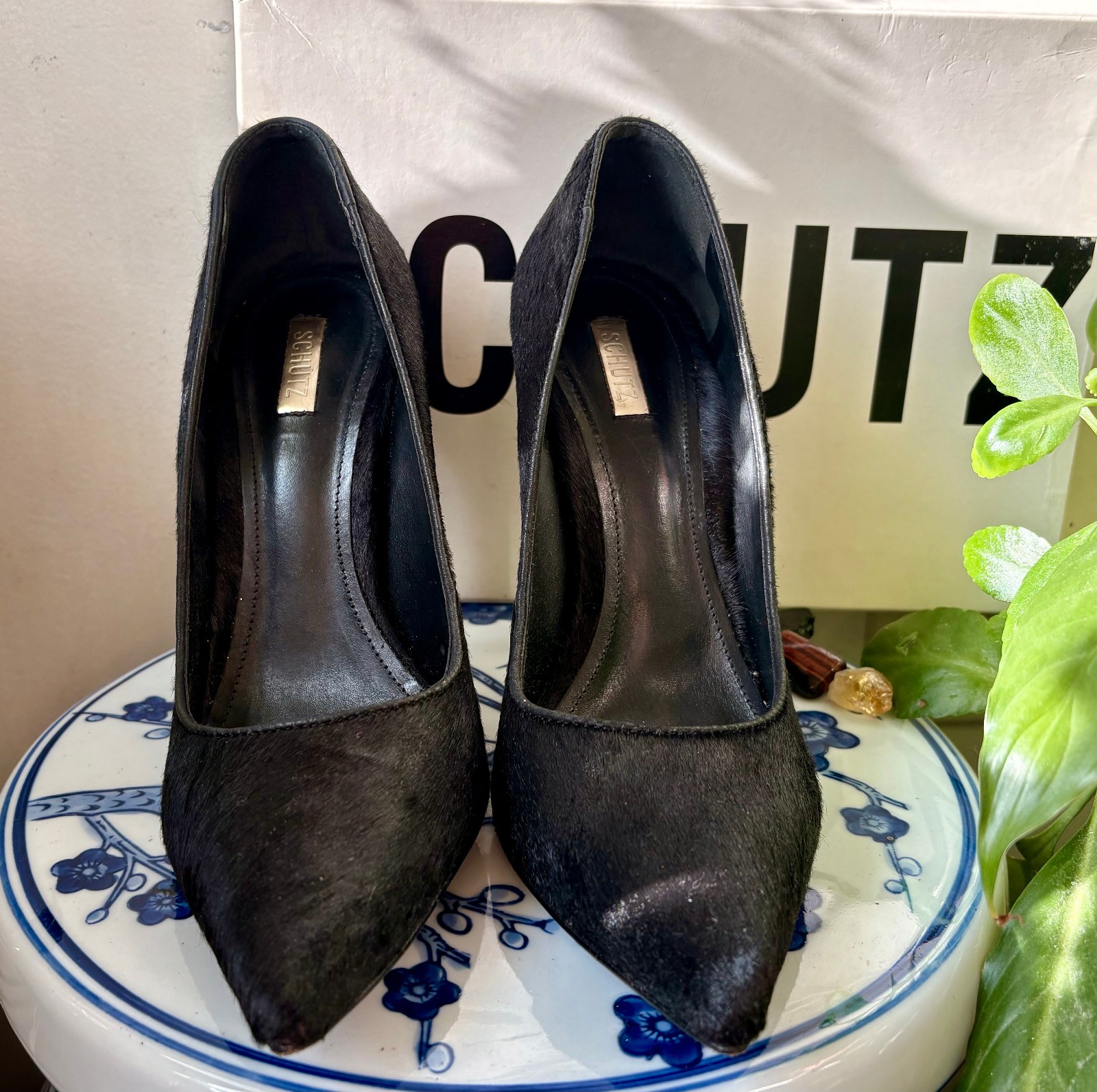 Schutz Gilberta – Black pointed calf hair pumps