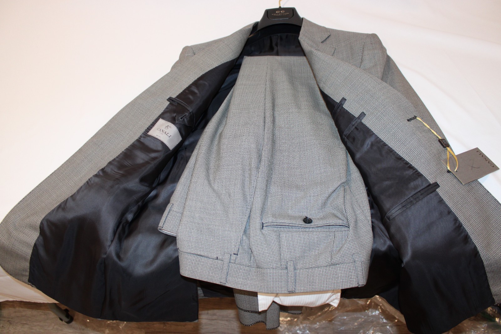 Canali Men’s Made in Italy Tweet Grey Wool Suit Size 38L/30W