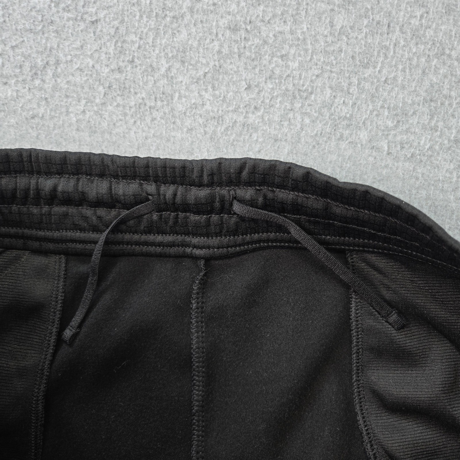 The North Face Shorts Mens L Black Fleece Polyester Elastic Waist 10in