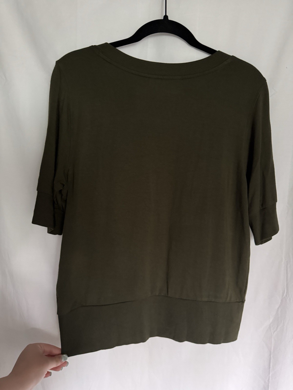 Athleta Step Forward Sweatshirt Tee V-Neck Olive Green Size M