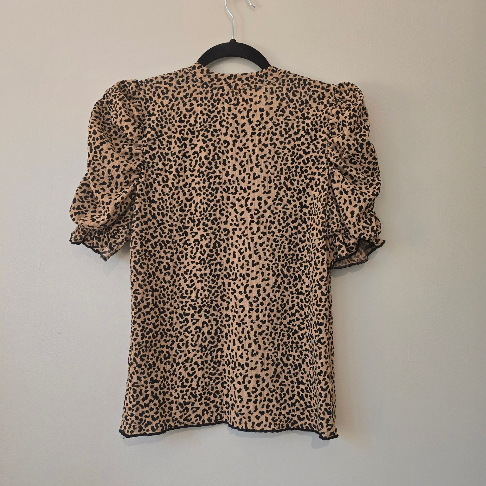 Moon River Leopard Print Puff Sleeve Ribbed Knit Top Brown Tan MR5277 Medium
