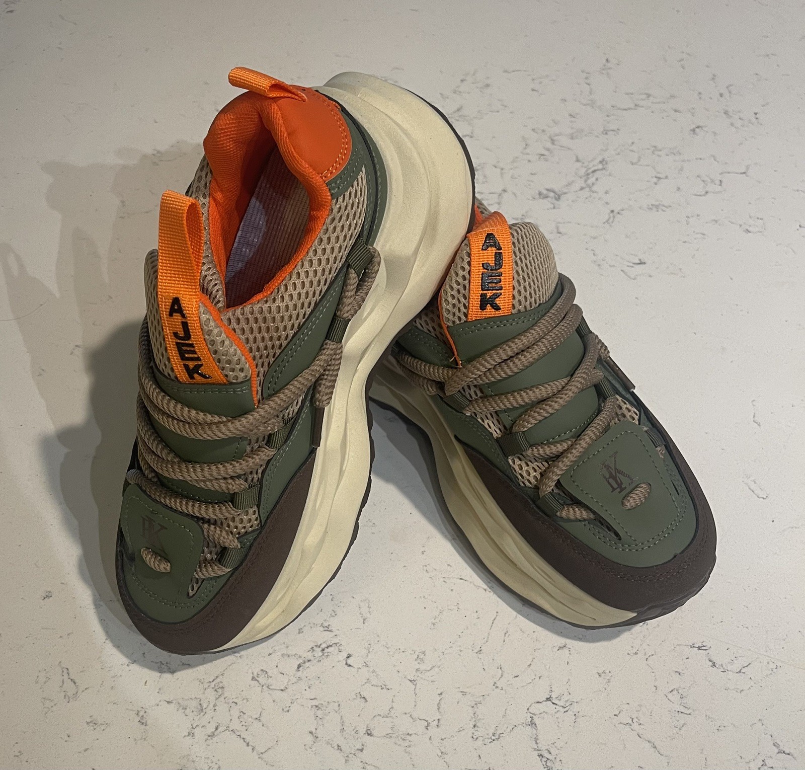 AKEK Contemporary Men’s Fashion Sneaker Size 8! Brand New!