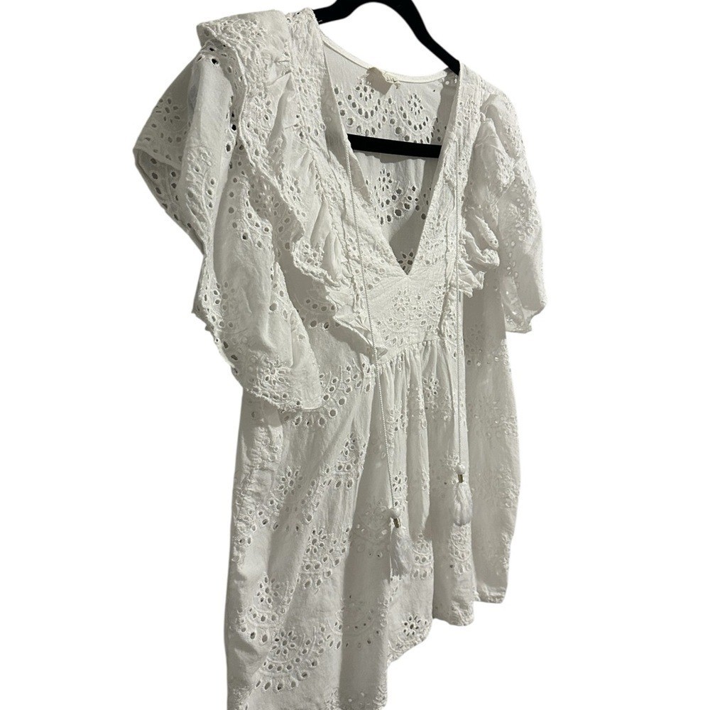 Nicole Miller Artelier White Eyelet TopCotton Eyelet Flutter Short Sleeve Top L