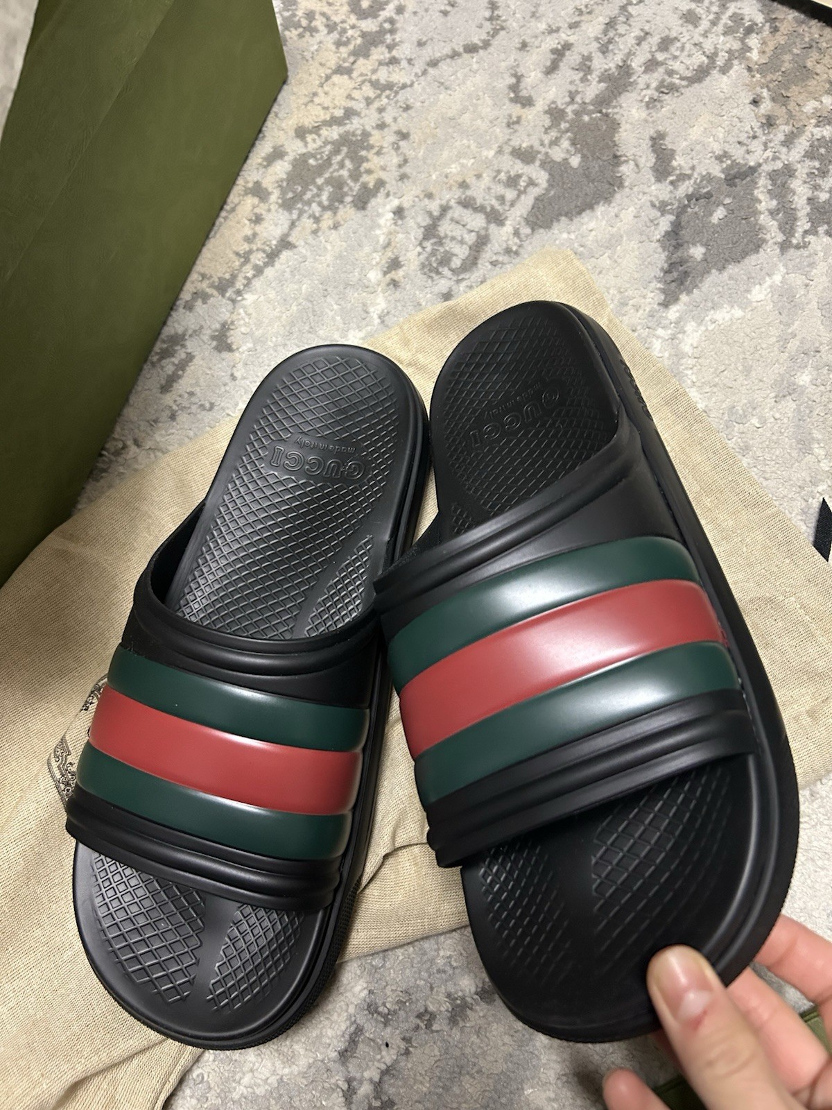 New GUCCI Men’s Rubber Web Slide Sandals New And Authentic UK6/US6.5