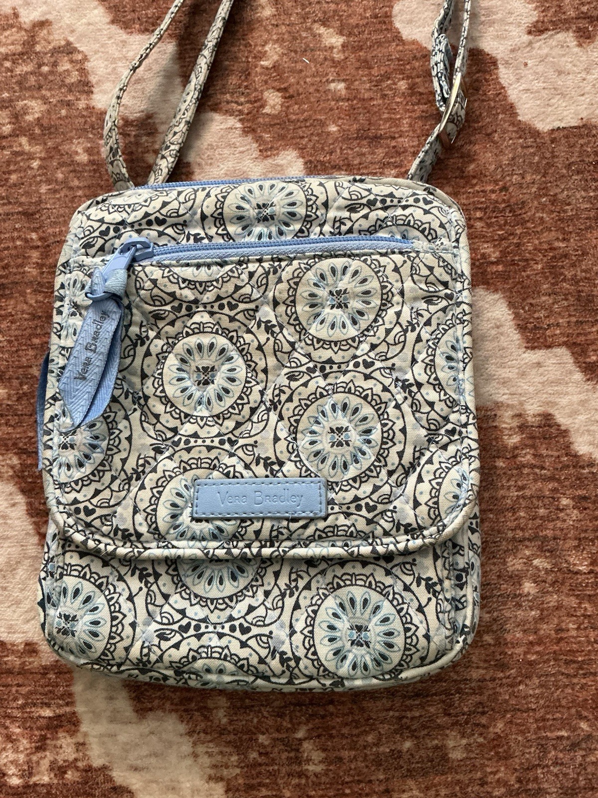 Vera Bradley Small Blue White Floral Crossbody Bag Zip/Magnetic Lined Pockets