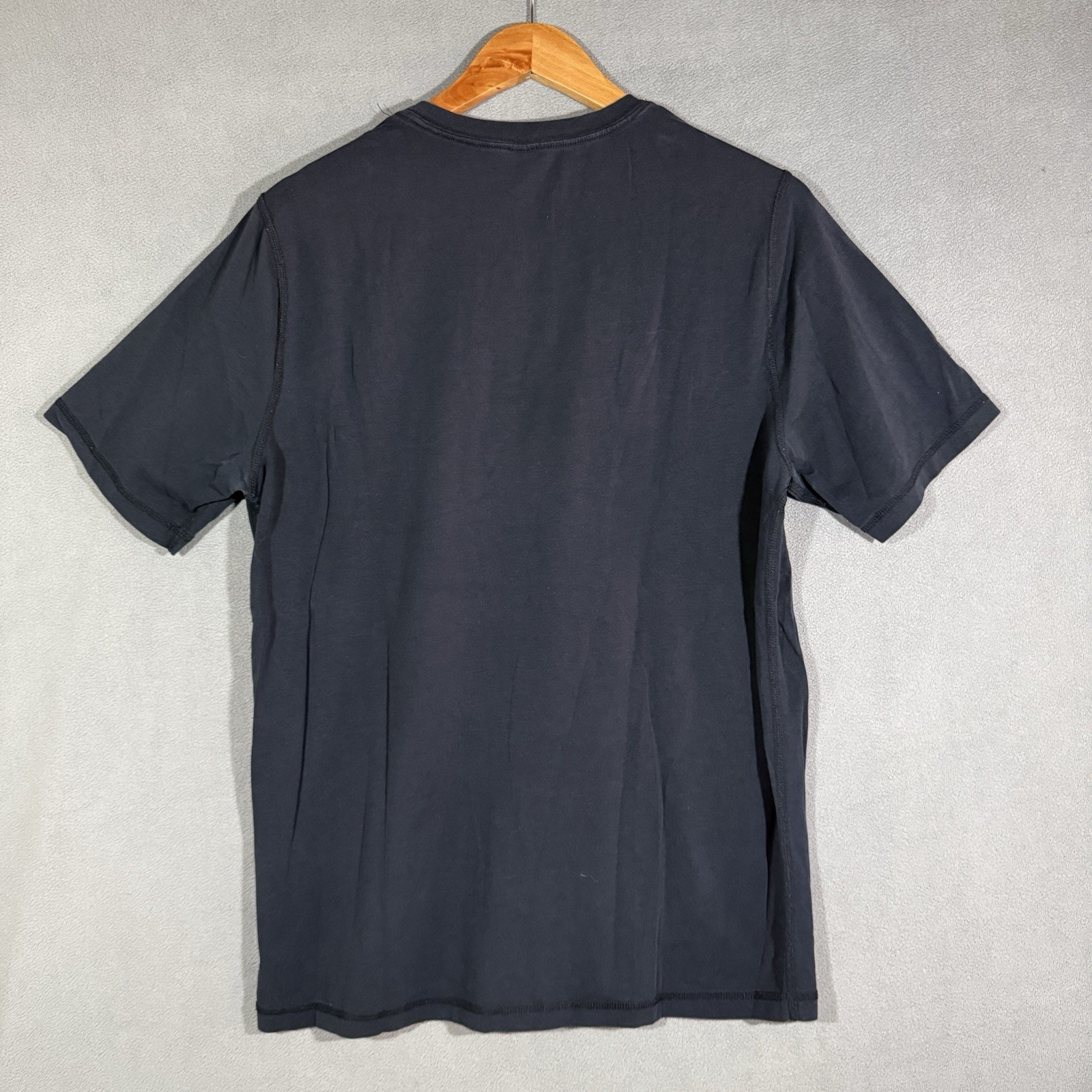 VUORI T Shirt Men Medium Tuvalu Pima Cotton #V101 “Inspire Happiness”