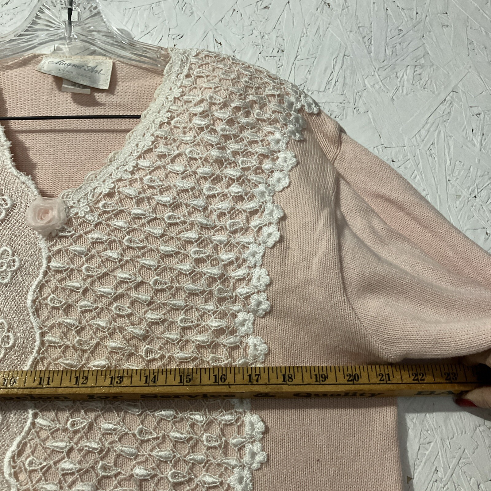 Magnet Art Lynn Yang Pink Embroidered Floral Lace Sweater Medium Made In USA