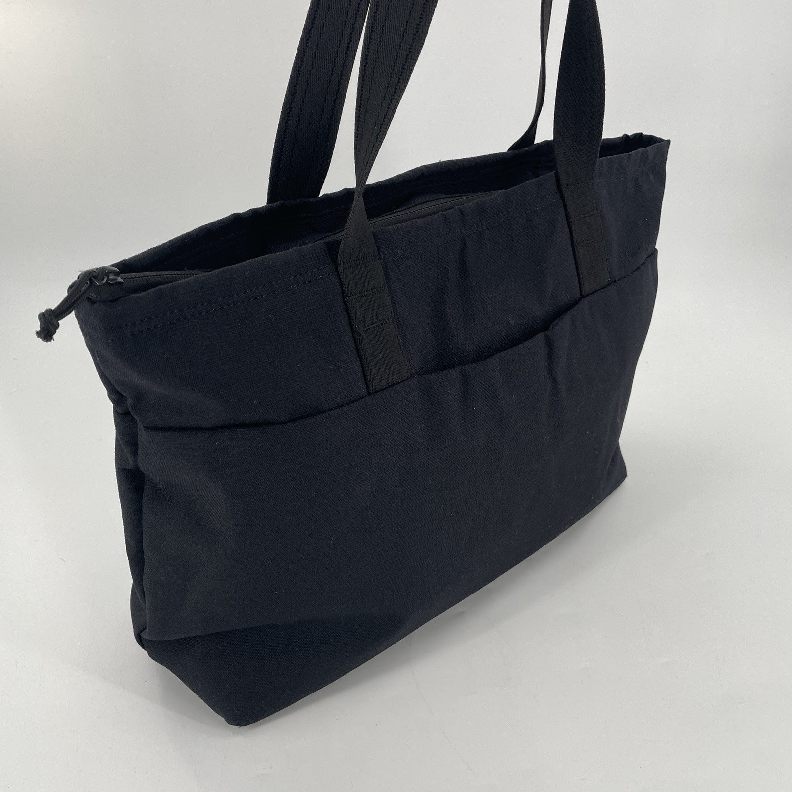 Moment Travelwear M-TW Tote Bag 19L in Black – Nylon – Zip Top Closure