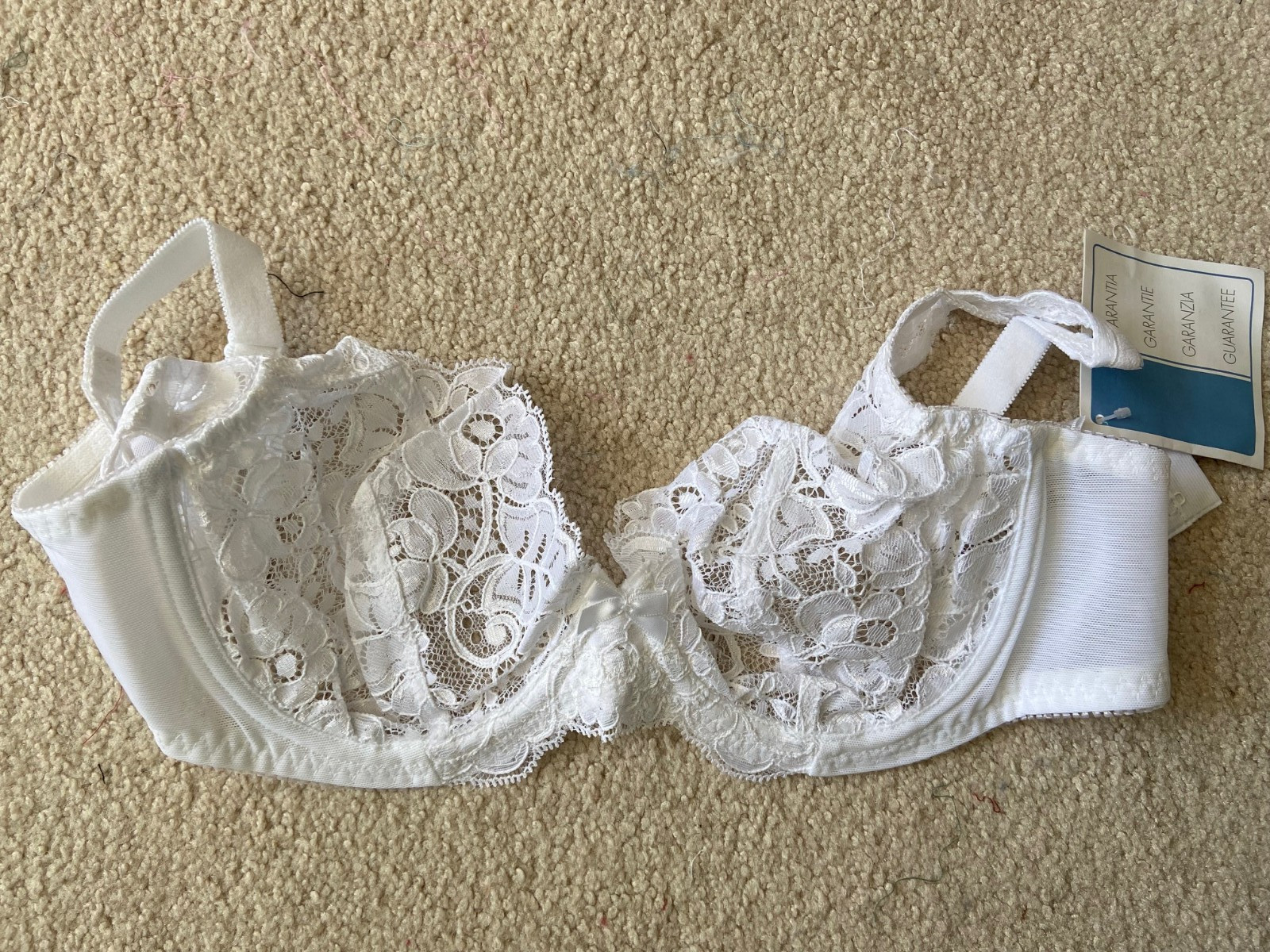 All over lace UK 36 B white bra under wire non padded