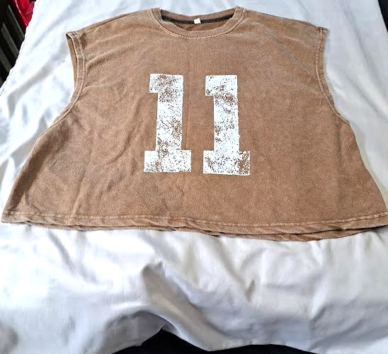 Women’s Distressed Luckey #11 Comfort Color Crop T-Shirt Size Large #Front/Back