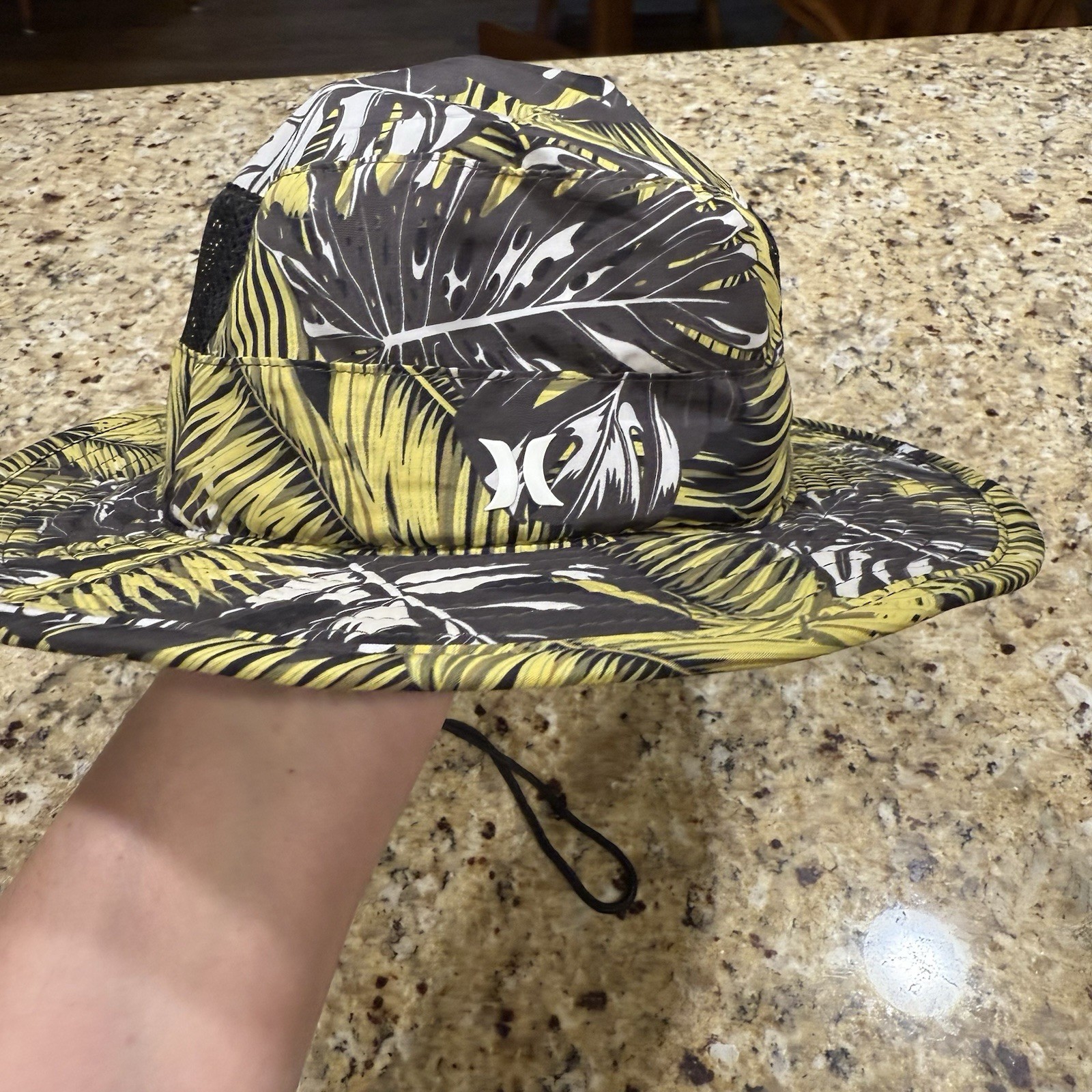 HURLEY Beach Boonie Sun Hat Tropical Palm Print Beach Size L-XL New with tags