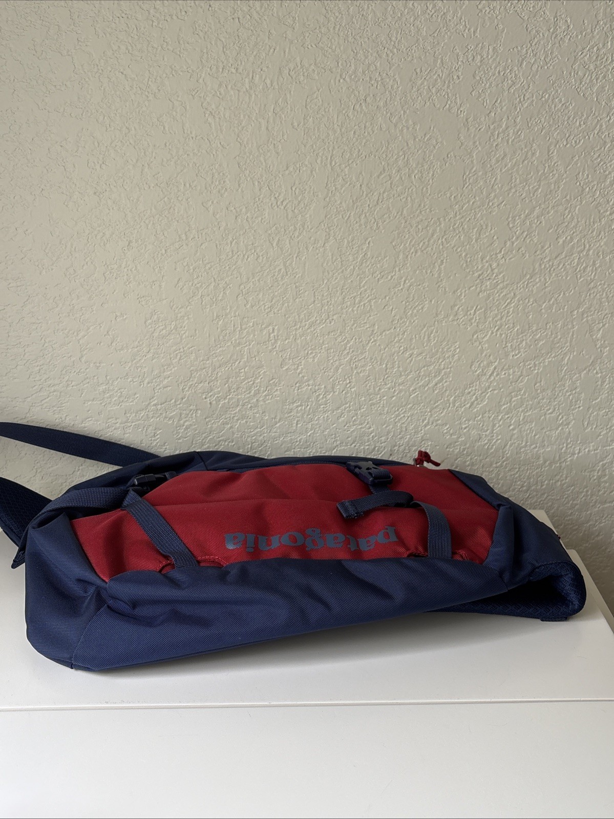 Patagonia Atom 8L Classic Red/ Blue Crossbody Sling Bag Backpack Hiking Travel