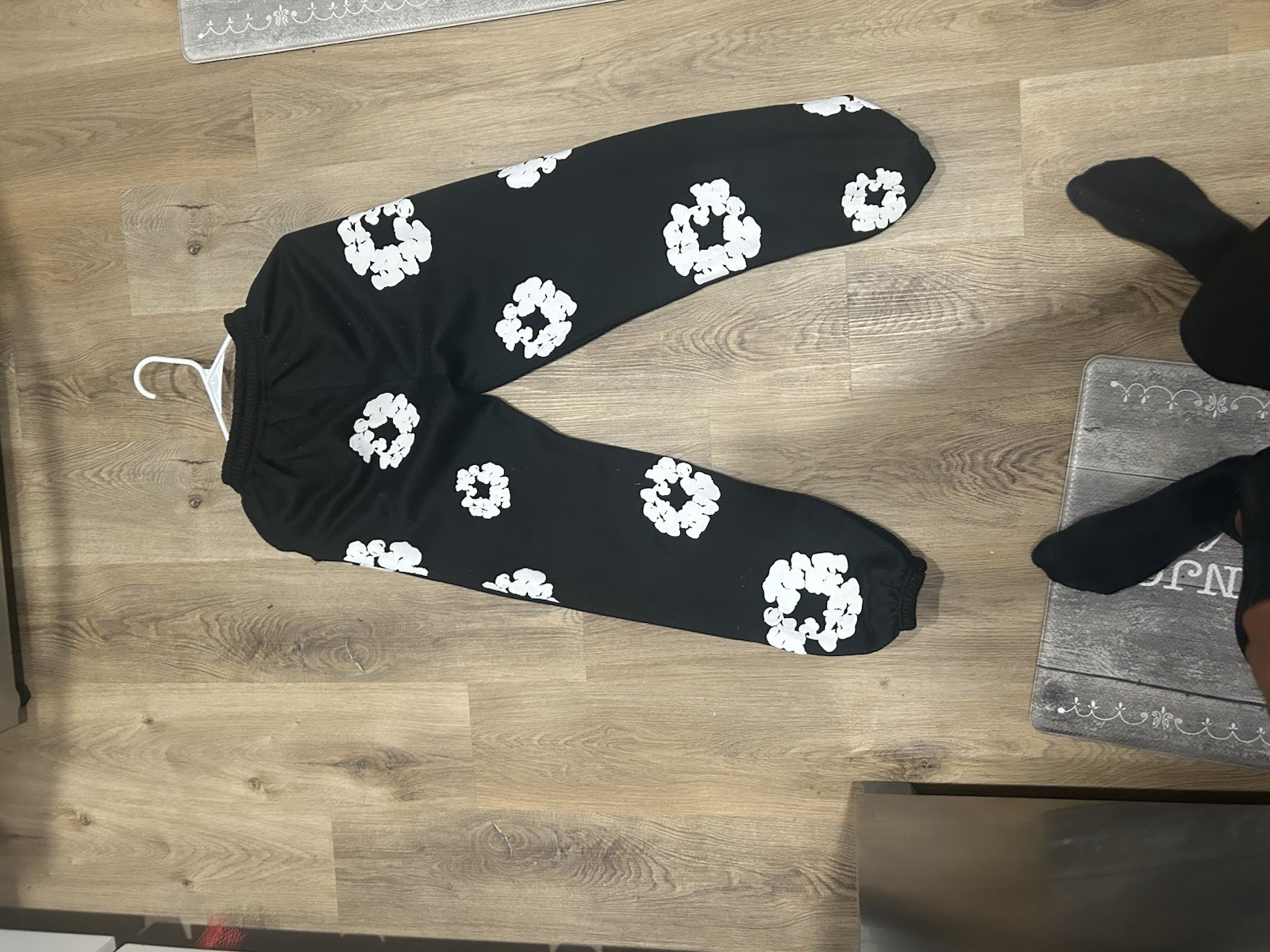 DENIM TEARS Men’s Black/White Floral Fleece Sweatpants Joggers L Pockets