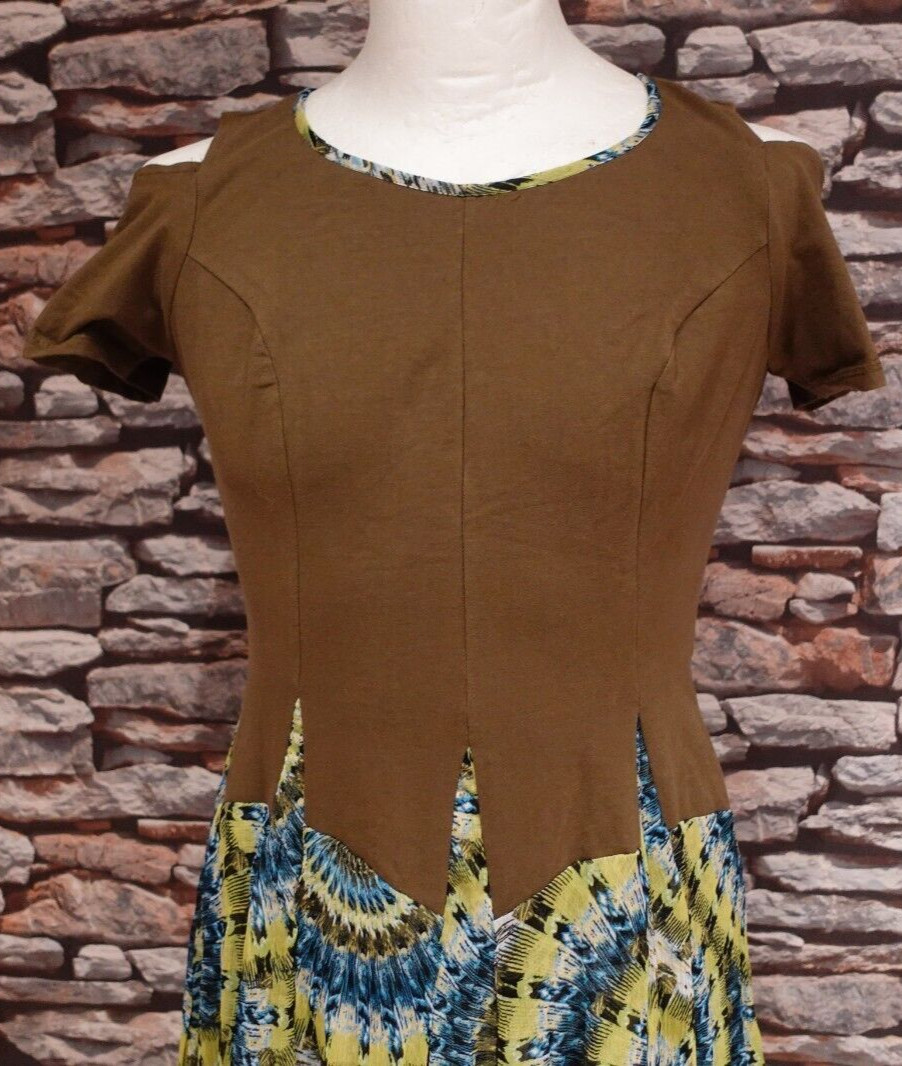 Klass Elegant Stylish Cold Shoulder Dress , Flowing Ruffle Skirt Size 12