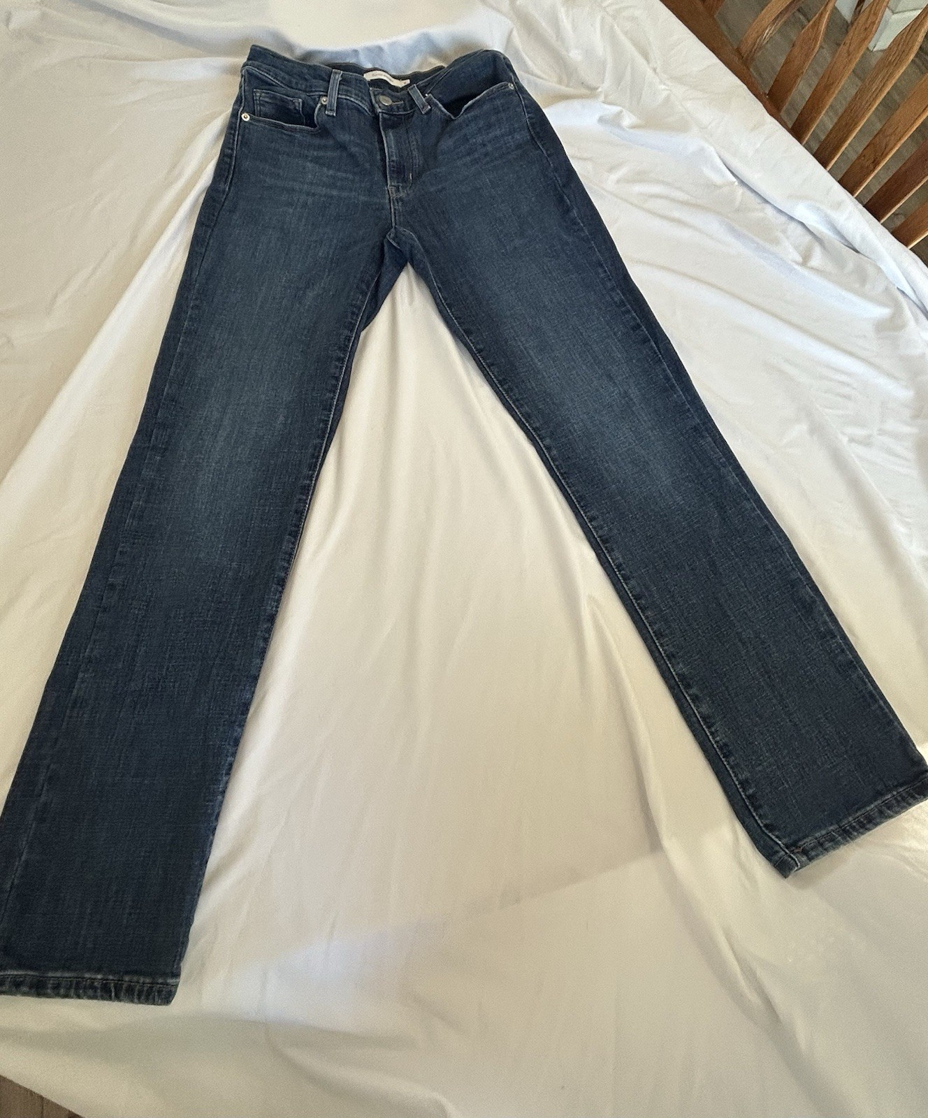 Levi’s Women’s Straight Leg Stretch Denim Jeans Medium Wash Mid Rise Size 6