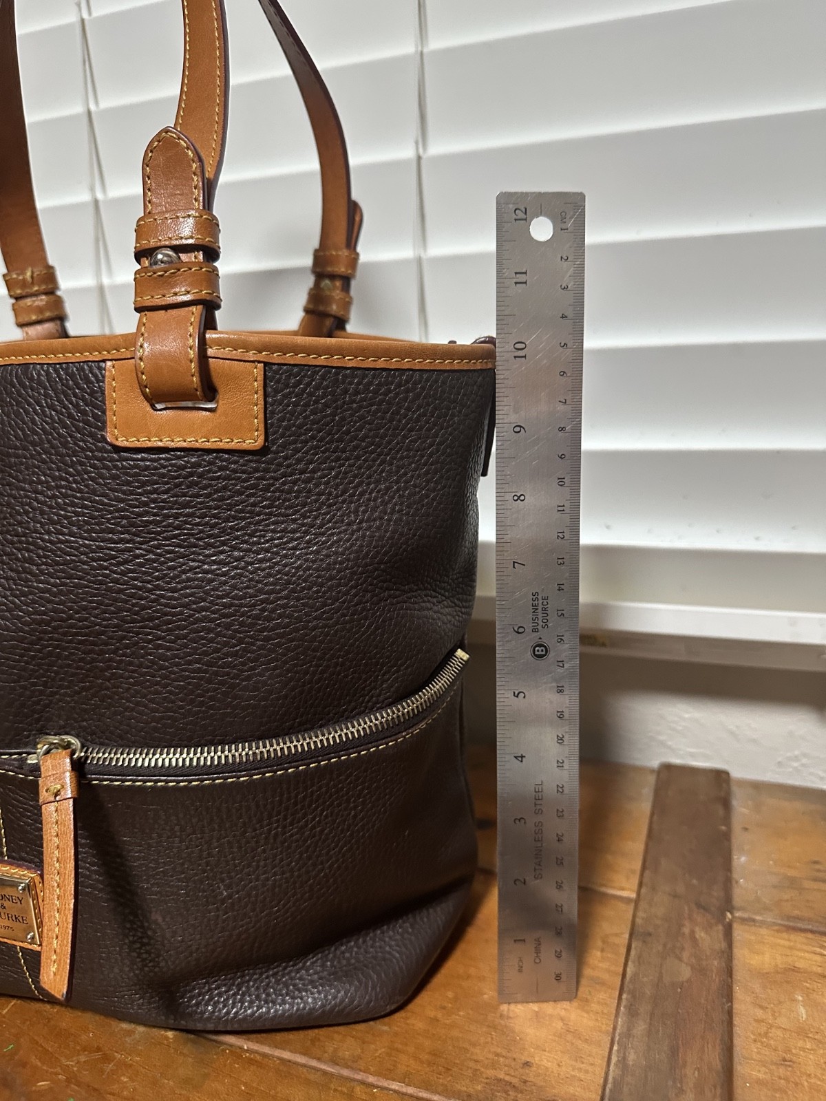 Dooney and Bourke Shoulder Bag – Leather Good Condition