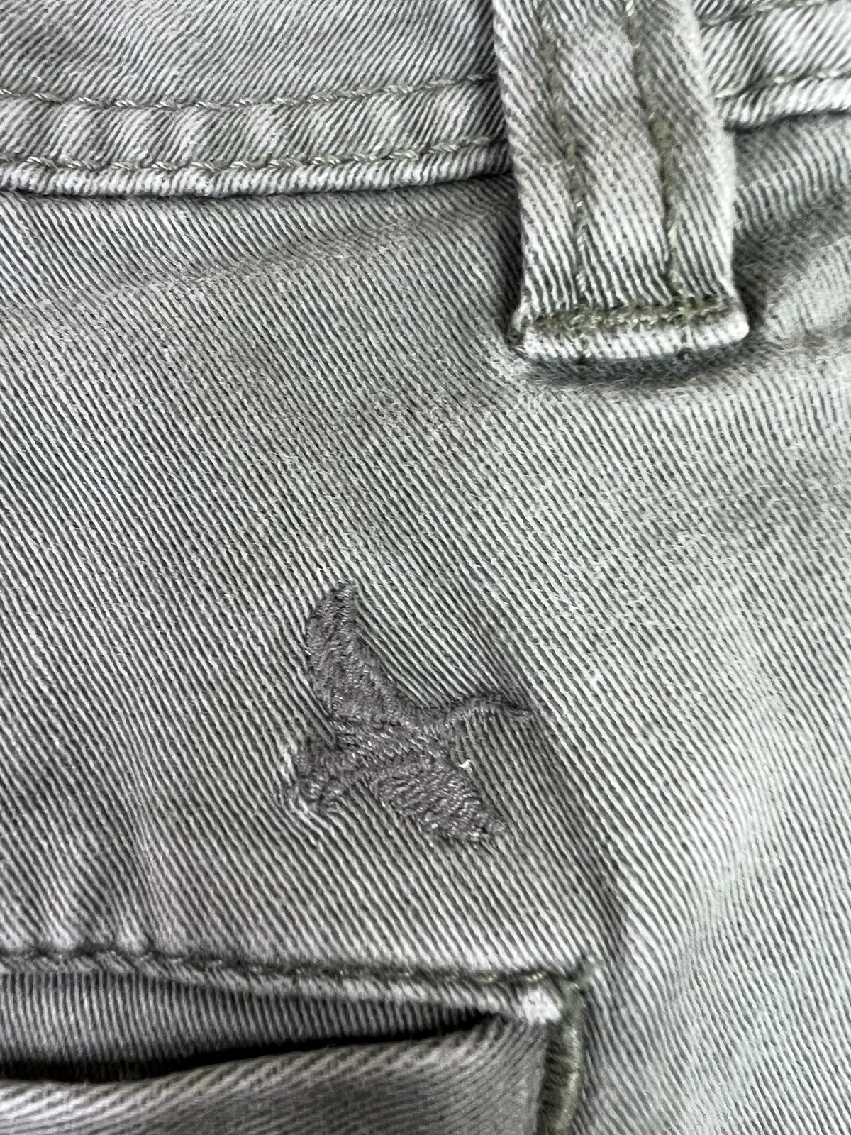 Eddie Bauer Shorts Womens 14 Gray Chino Bermuda Slightly Curvy Stretch Casual