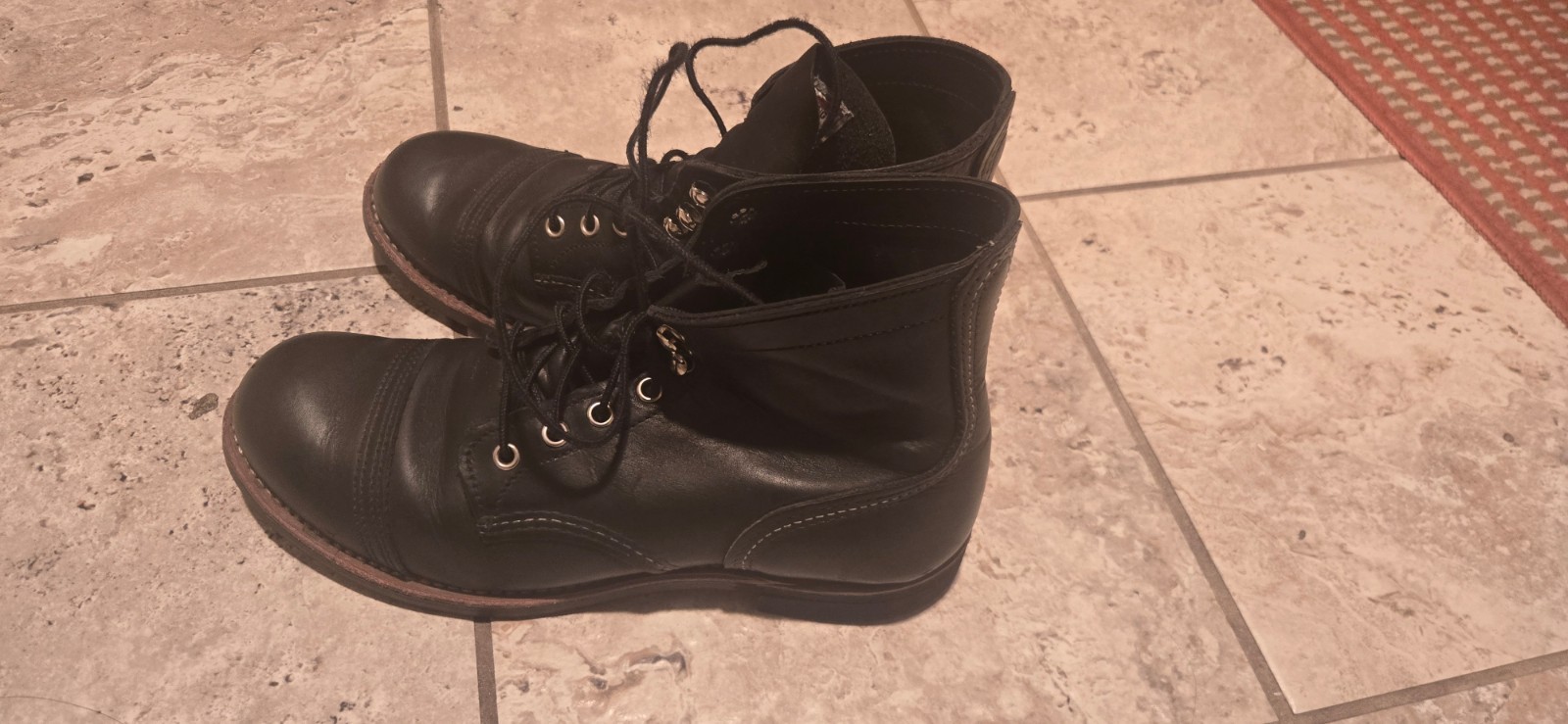 Red Wing Iron Ranger Size 9 Men’s Boot – Black Excellent Condition