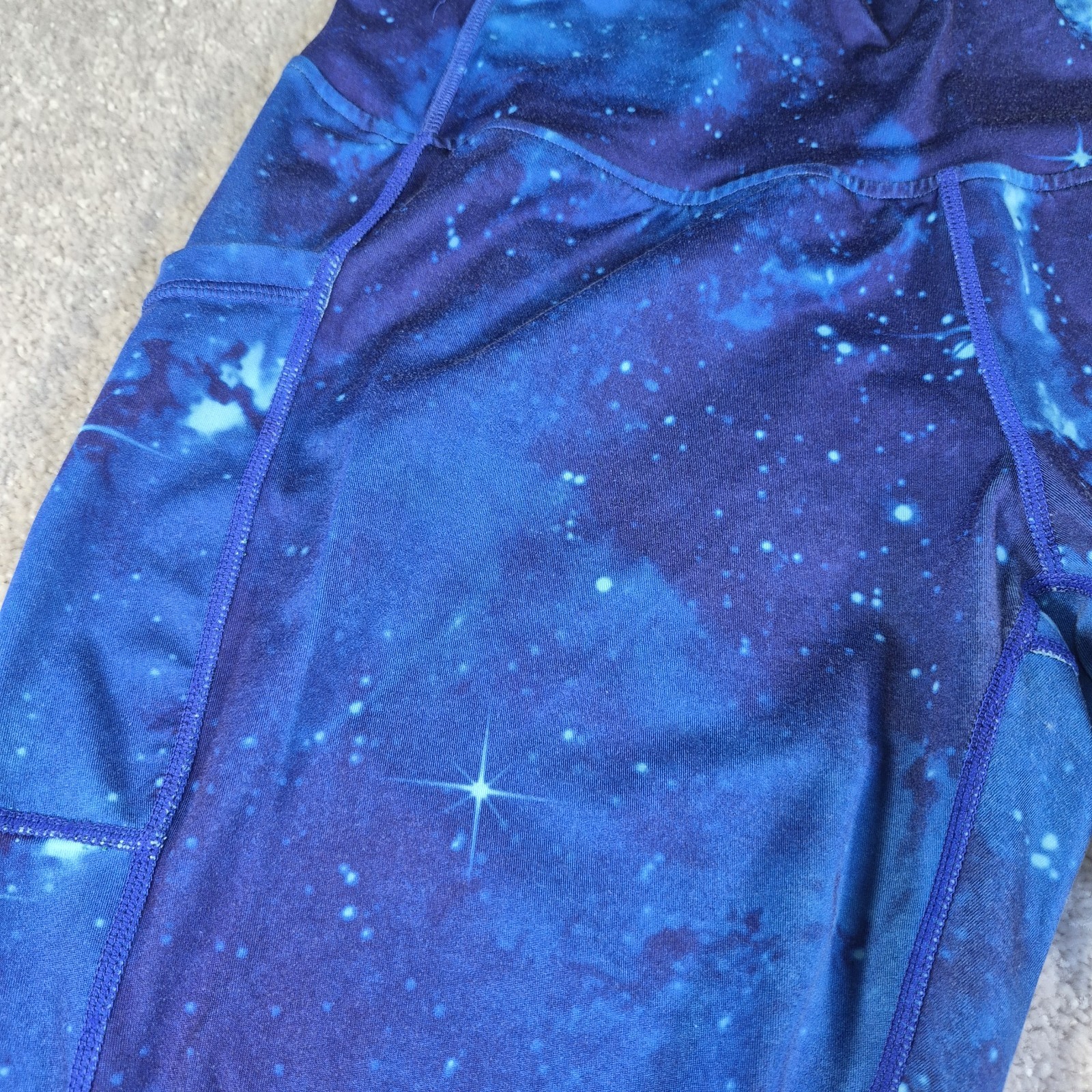 Neon Sweets Womens XLARGE Blue Galaxy Active Capri Legging Pockets Mid Rise Yoga