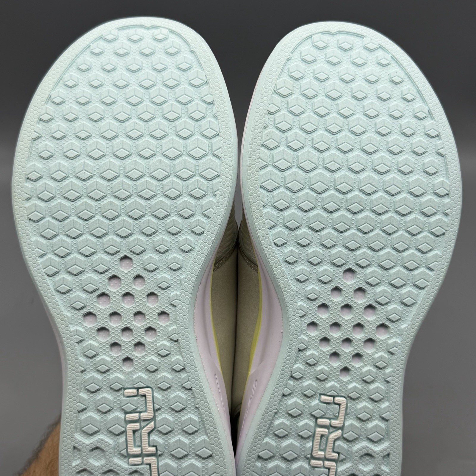 KURU Atom Women’s 6 D Wide Casual Walking Training Shoes White Ice Blue NWB!