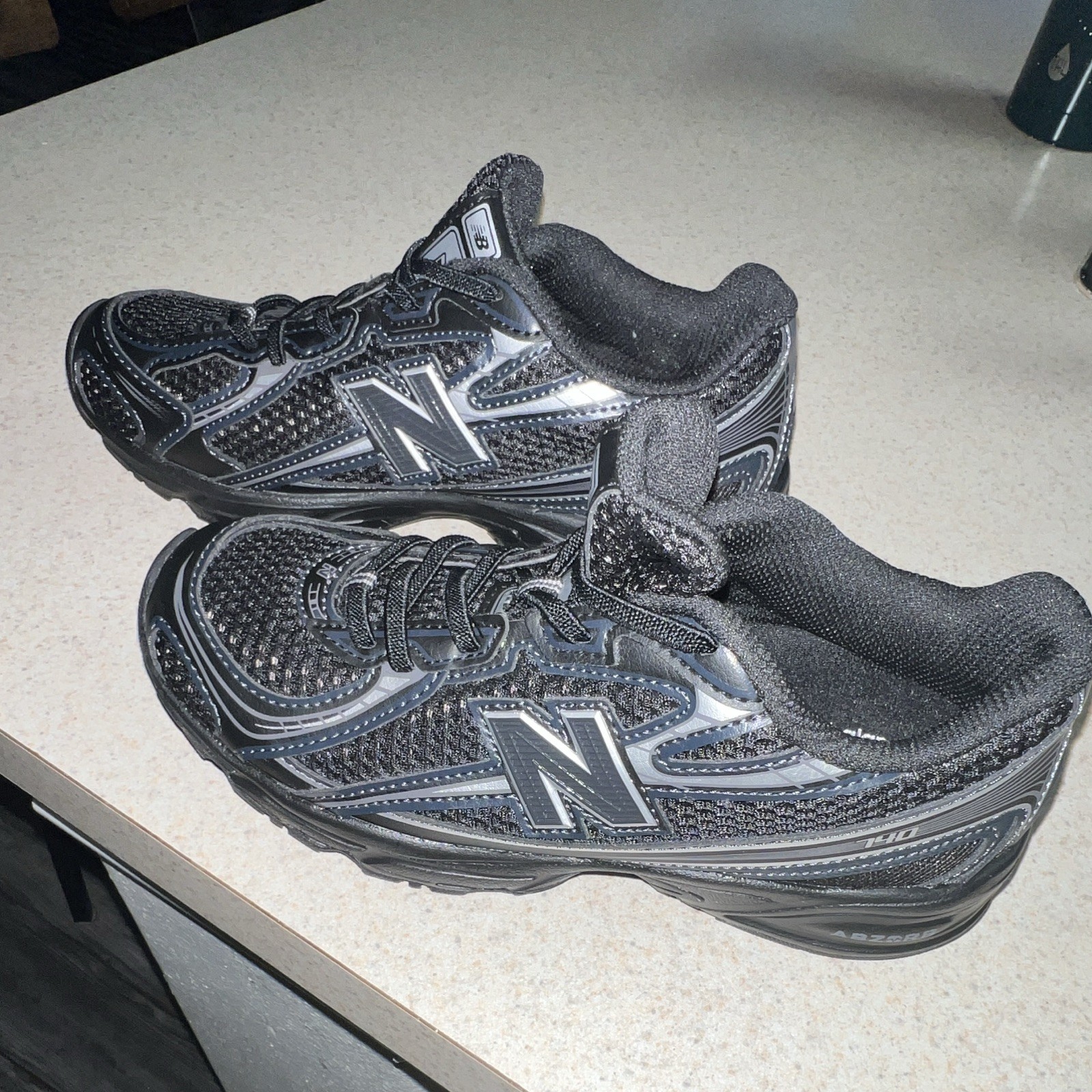 New Balance 740 Boys Athletic Sneaker Black Gray Low Top Lace-Up US 2.5