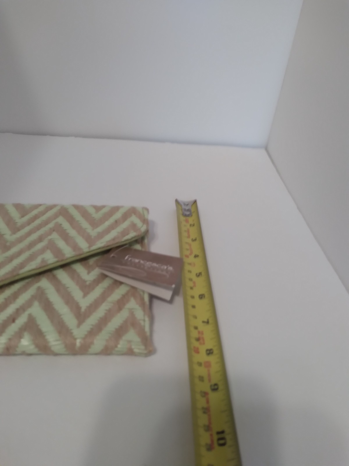 NWT FRANCESCA’S COLLECTIONS LT GREEN/TAN CHEVRON CLUTCH STRAWPURSE WITH CHAIN…
