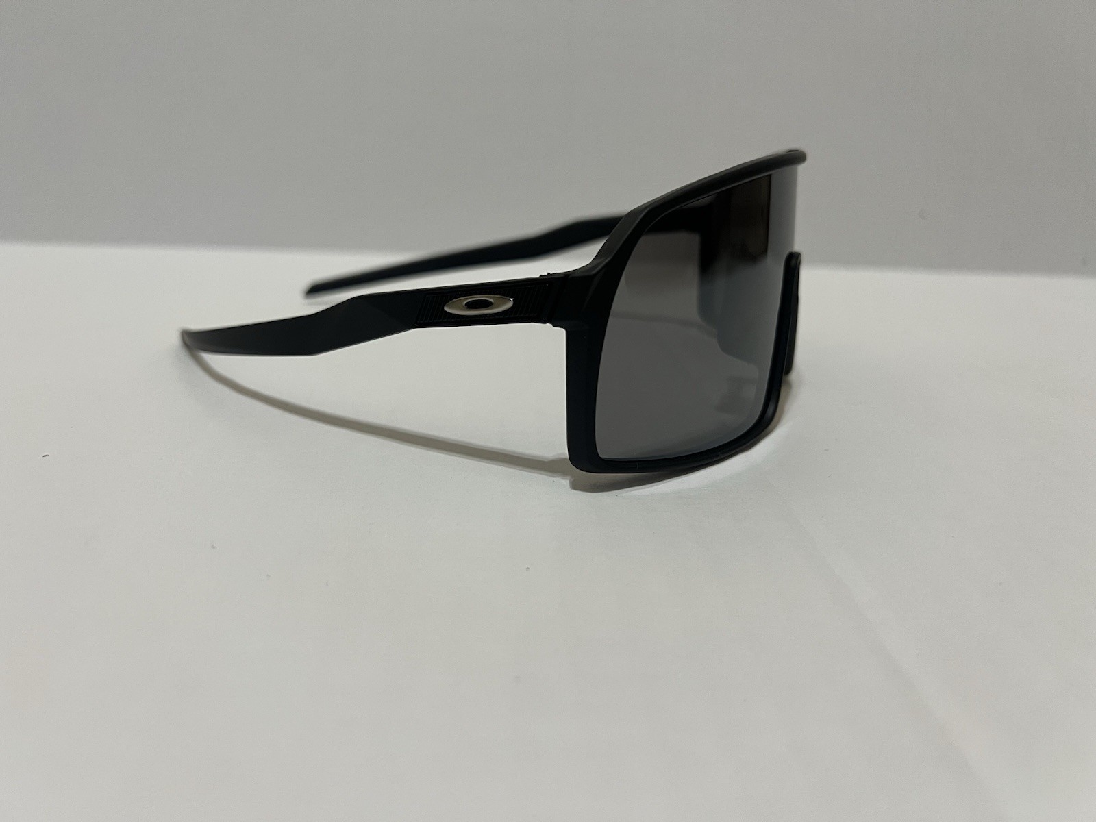NEW OAKLEY OO9406 Sutro Rectangular Sunglasses Black frame – Prizm lens