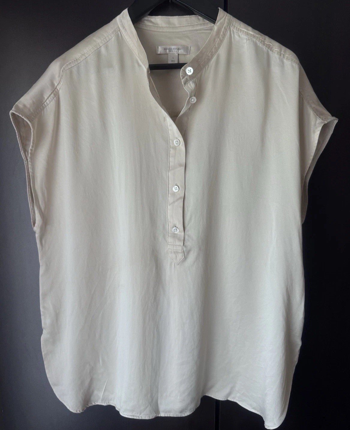 Banana Republic Blouse Large Cream 100% Silk Blend Mandarin Collar Short Sleeve