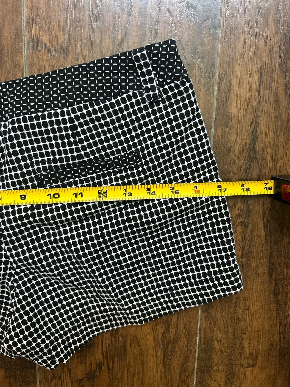 Merona Women’s Shorts Black And White Stitch Design Print Size 4, 100% Cotton