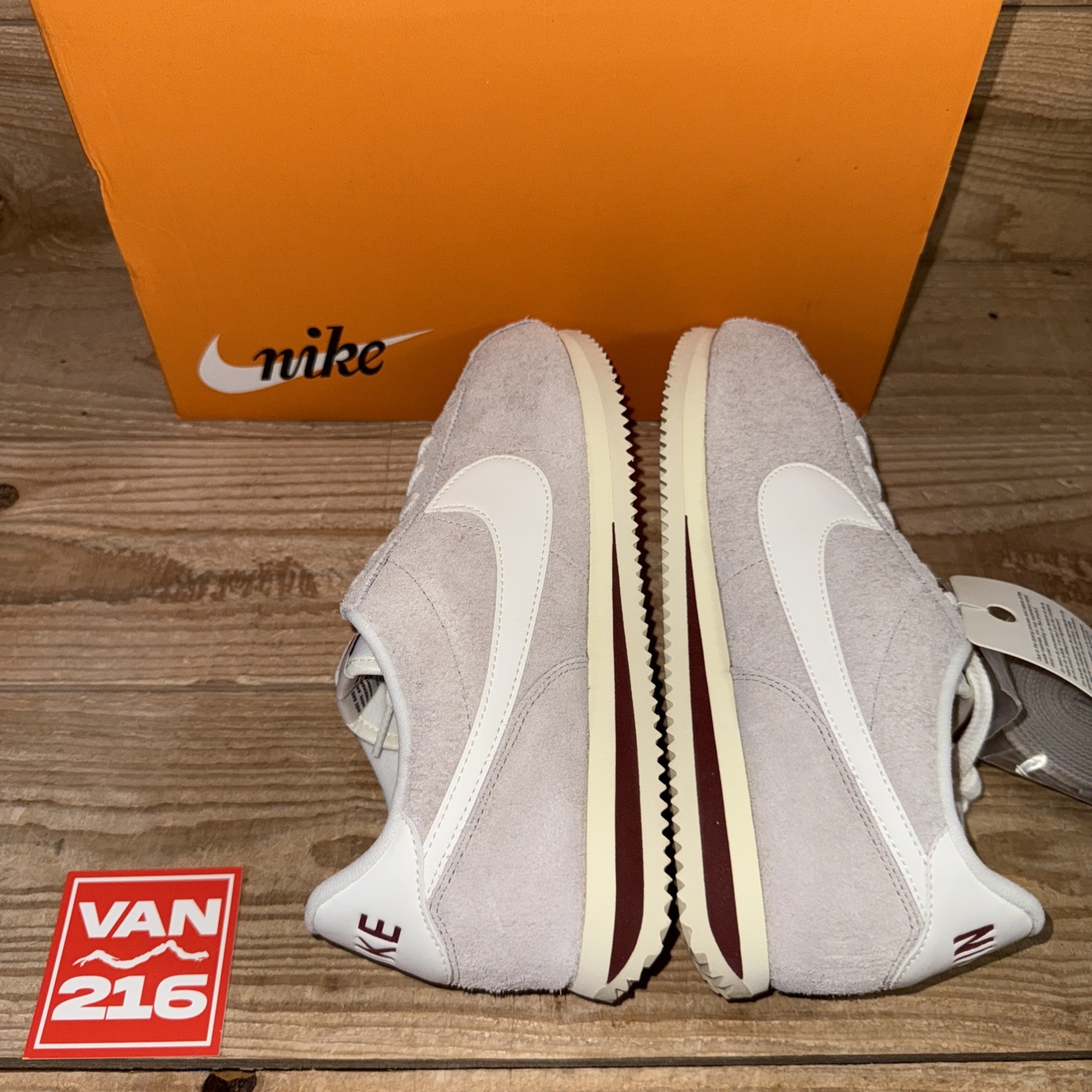 NEW Sz 9-11.5 Nike Cortez SE College Grey Team Red Athletic Shoes: HF3142-001