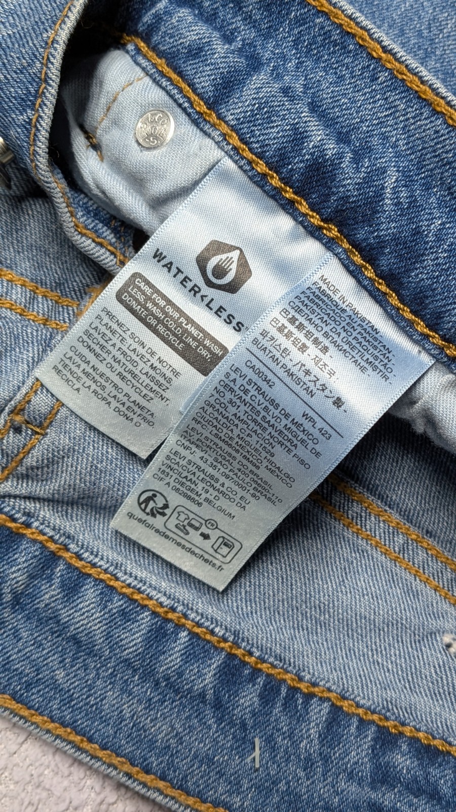 Levi’s Men’s 505 Series Blue Medium Wash Denim Straight Leg Regular Fit Jeans