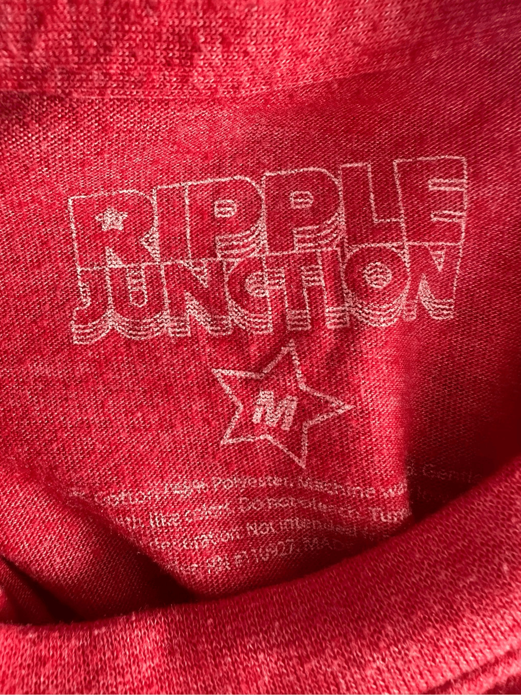 Ripple Junction Sriracha Hot Chili Sauce Red Rooster Huy Fong Foods Inc Cotton S