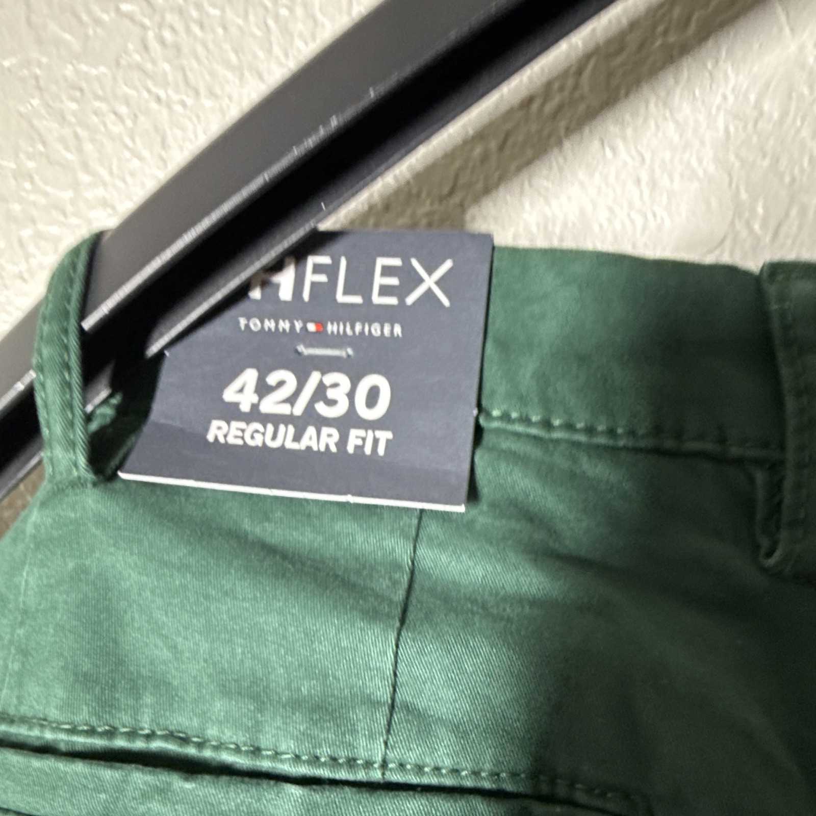 Tommy Hilfiger Flex Stretch Regular Fit Straight Leg Green Chino Pants 42W NWT