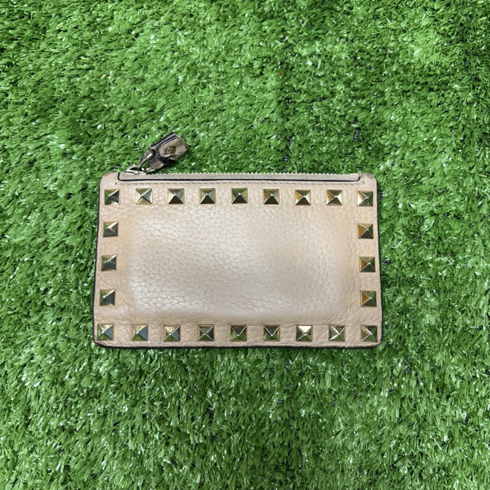 Womens Valentino Garavani Rockstud Leather Zip Card Case Wallet Tan Beige